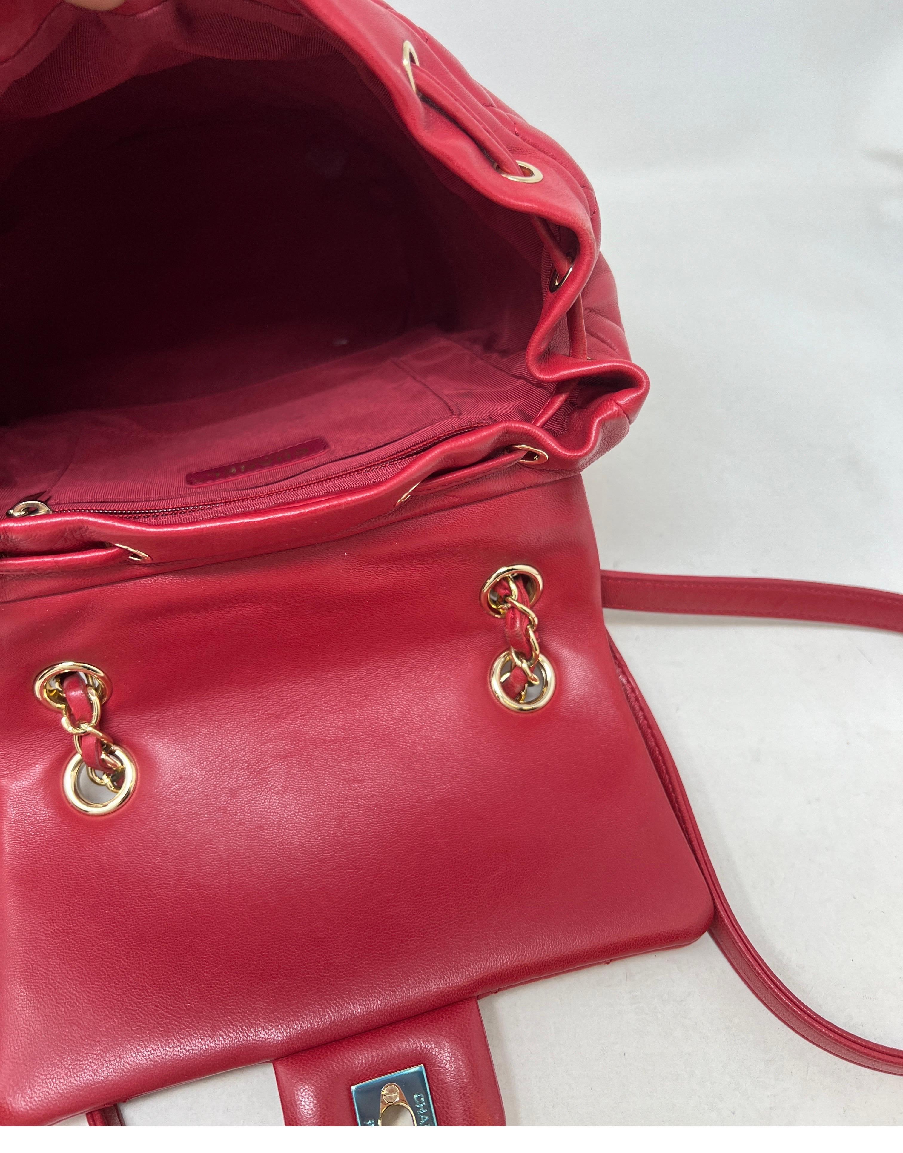 Sac à dos rouge de Chanel en vente 5