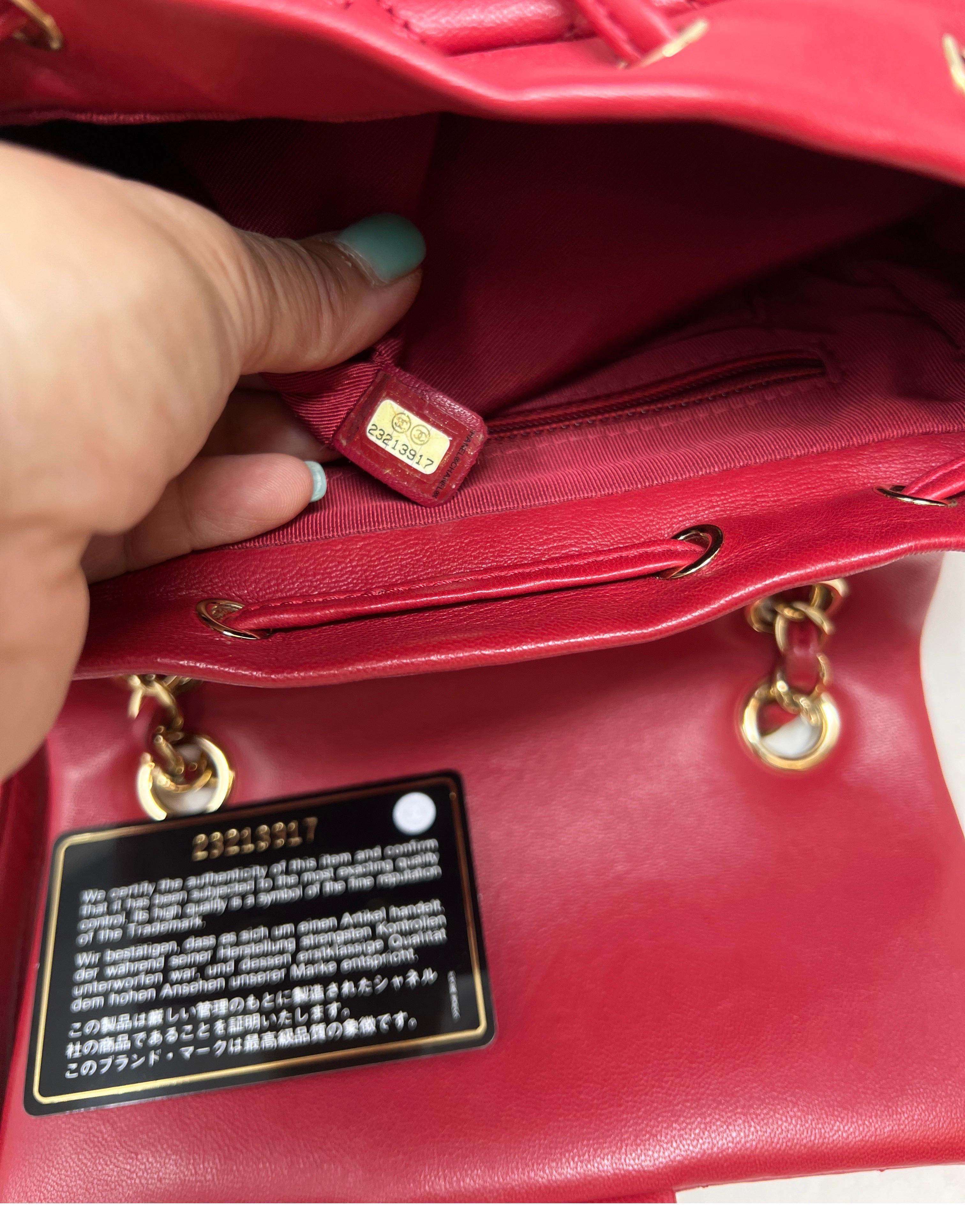 Sac à dos rouge de Chanel en vente 6