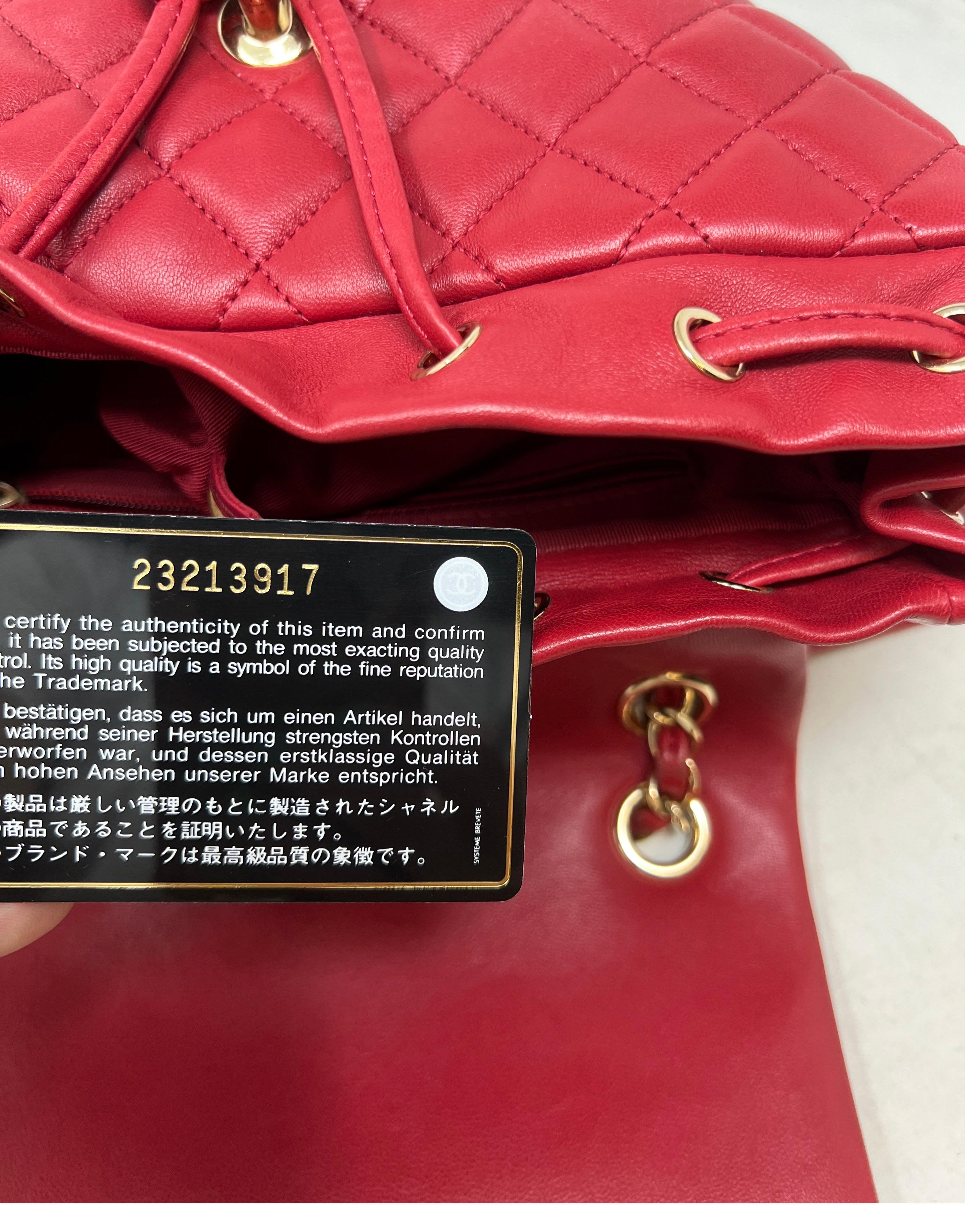 Sac à dos rouge de Chanel en vente 7