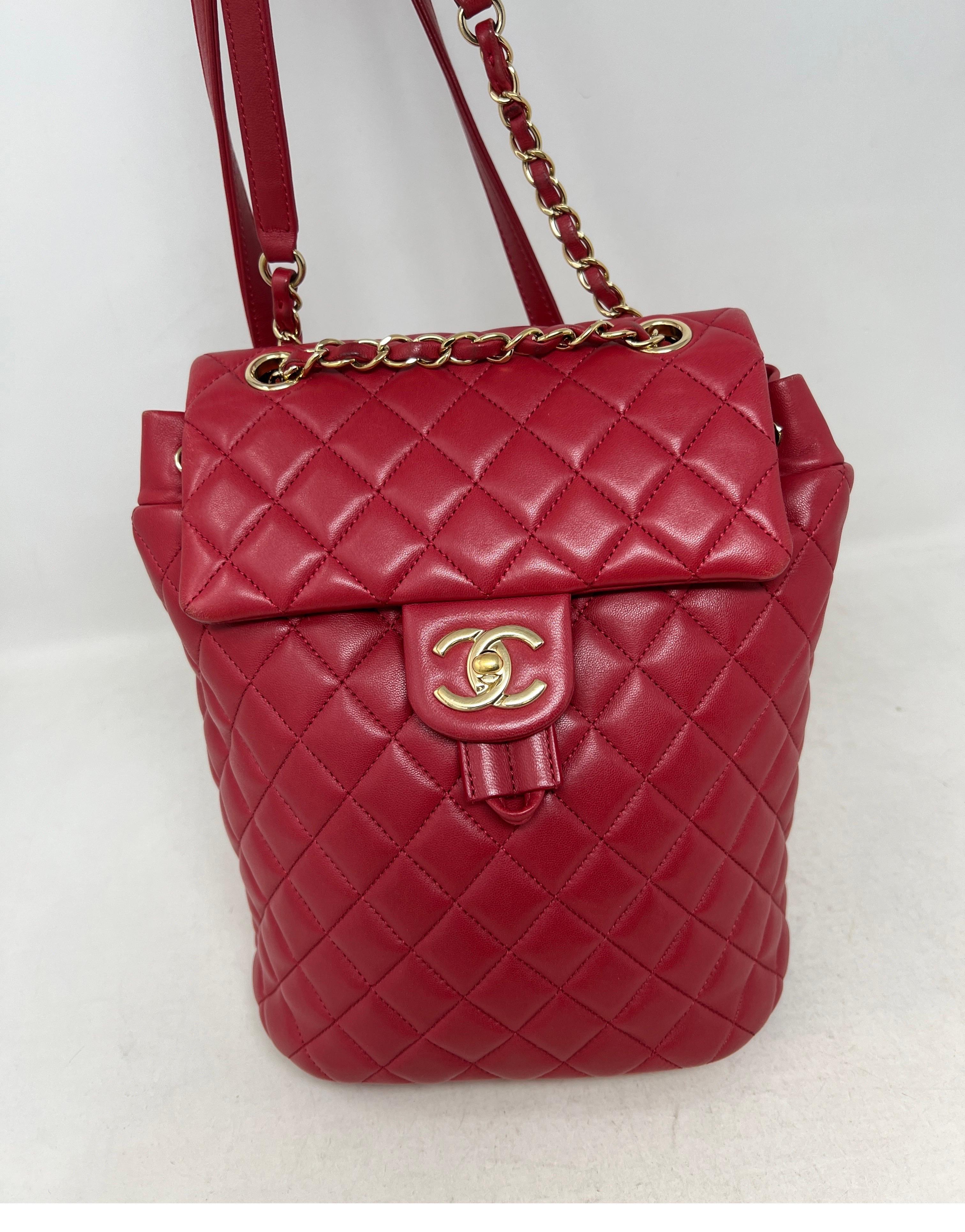 Sac à dos rouge de Chanel en vente 8