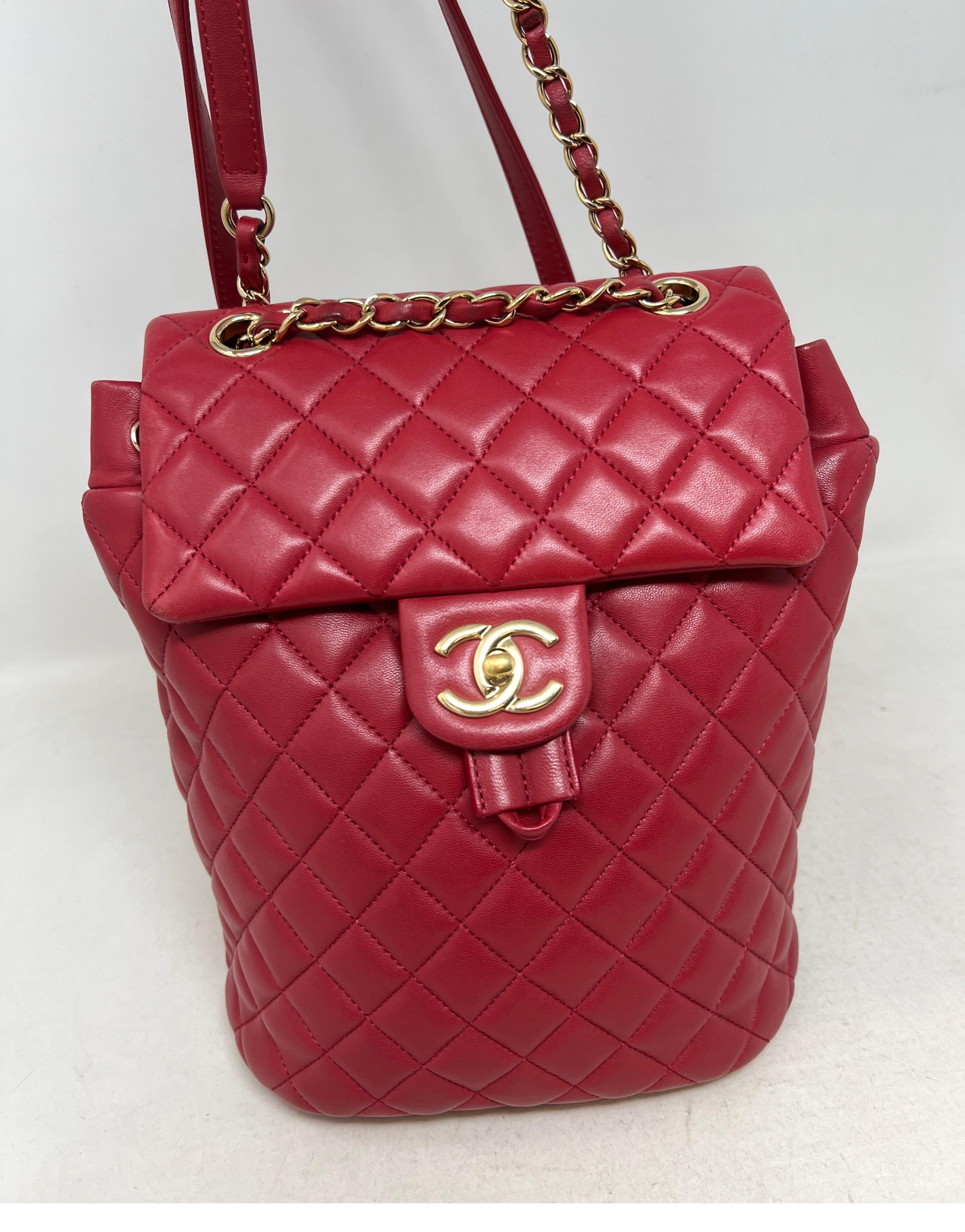 Sac à dos rouge de Chanel en vente 9