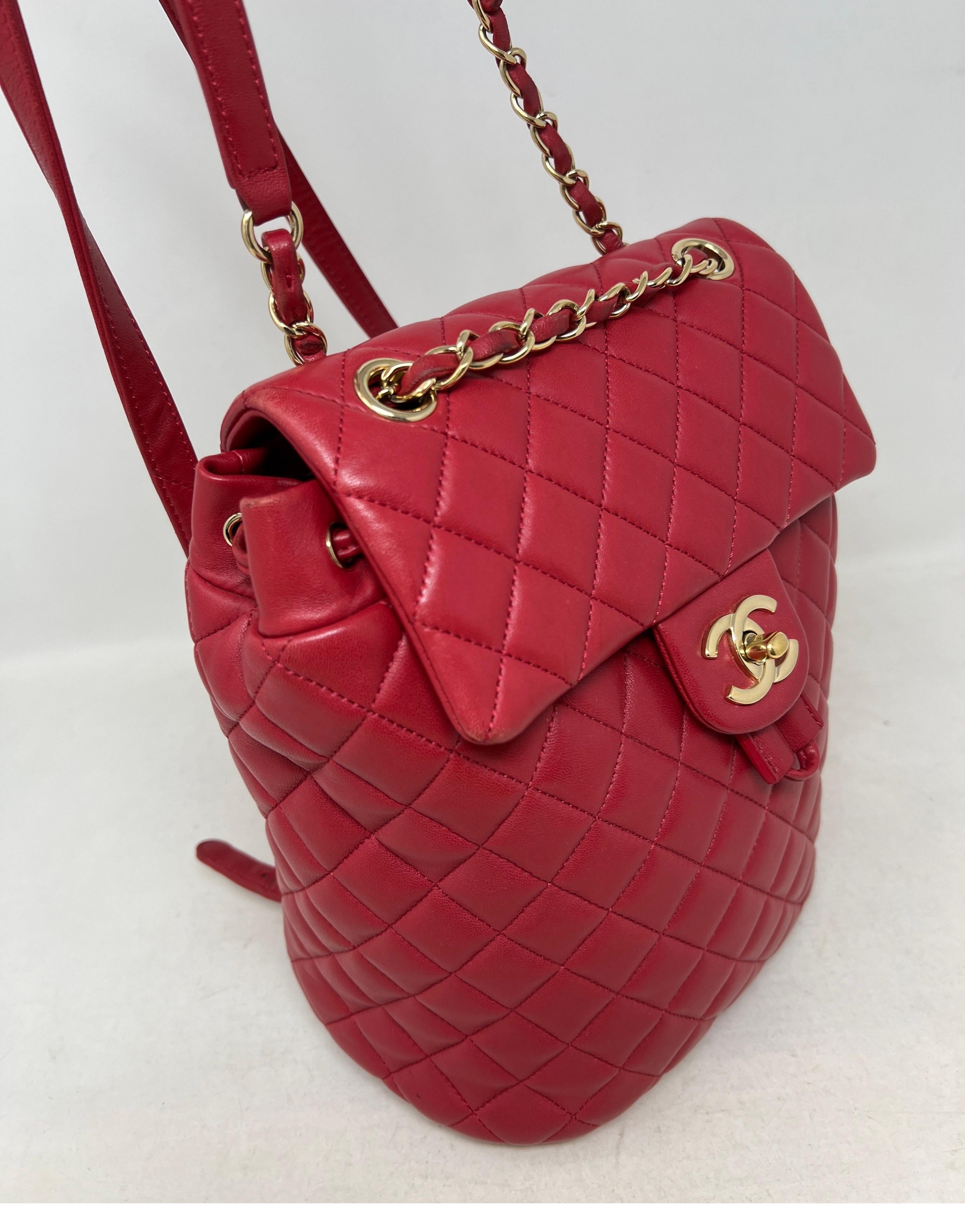 Sac à dos rouge de Chanel en vente 10
