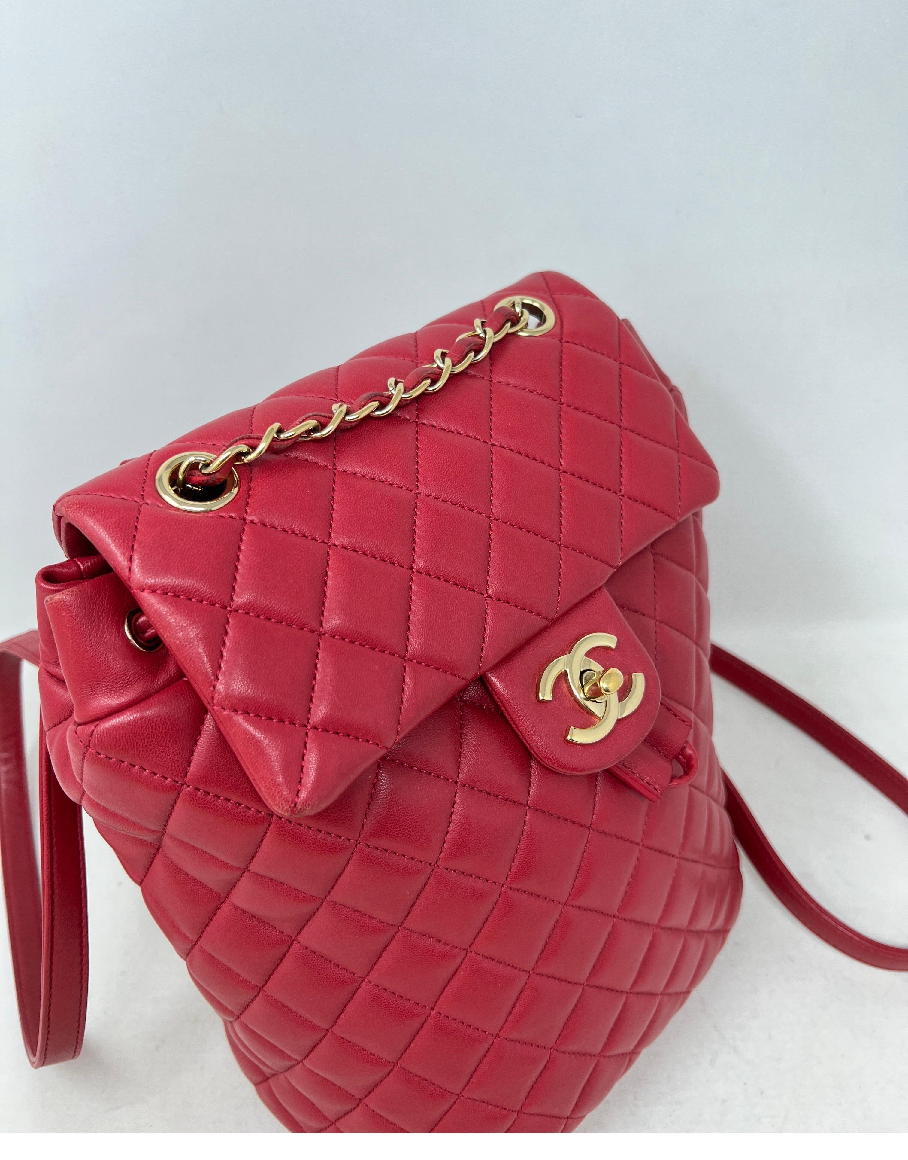 Sac à dos rouge de Chanel Excellent état - En vente à Athens, GA