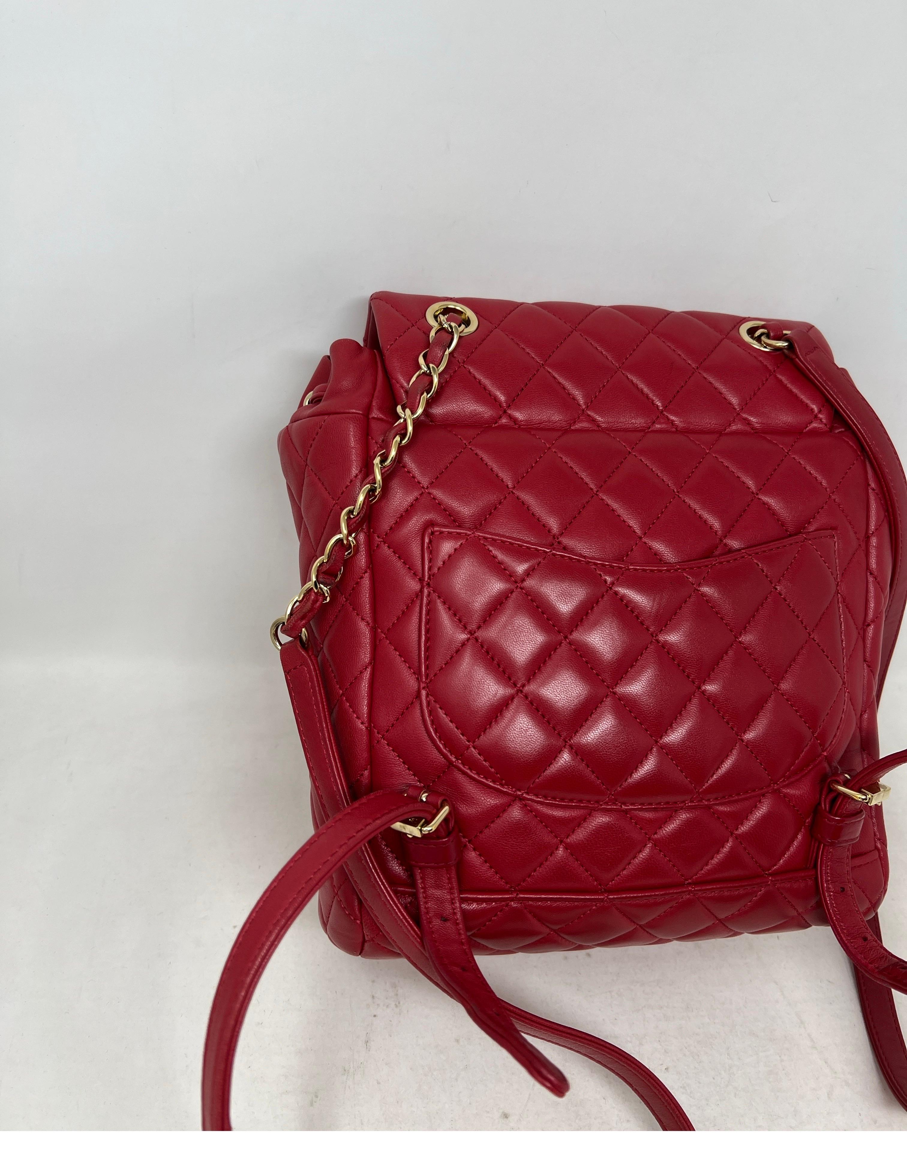 Sac à dos rouge de Chanel en vente 1