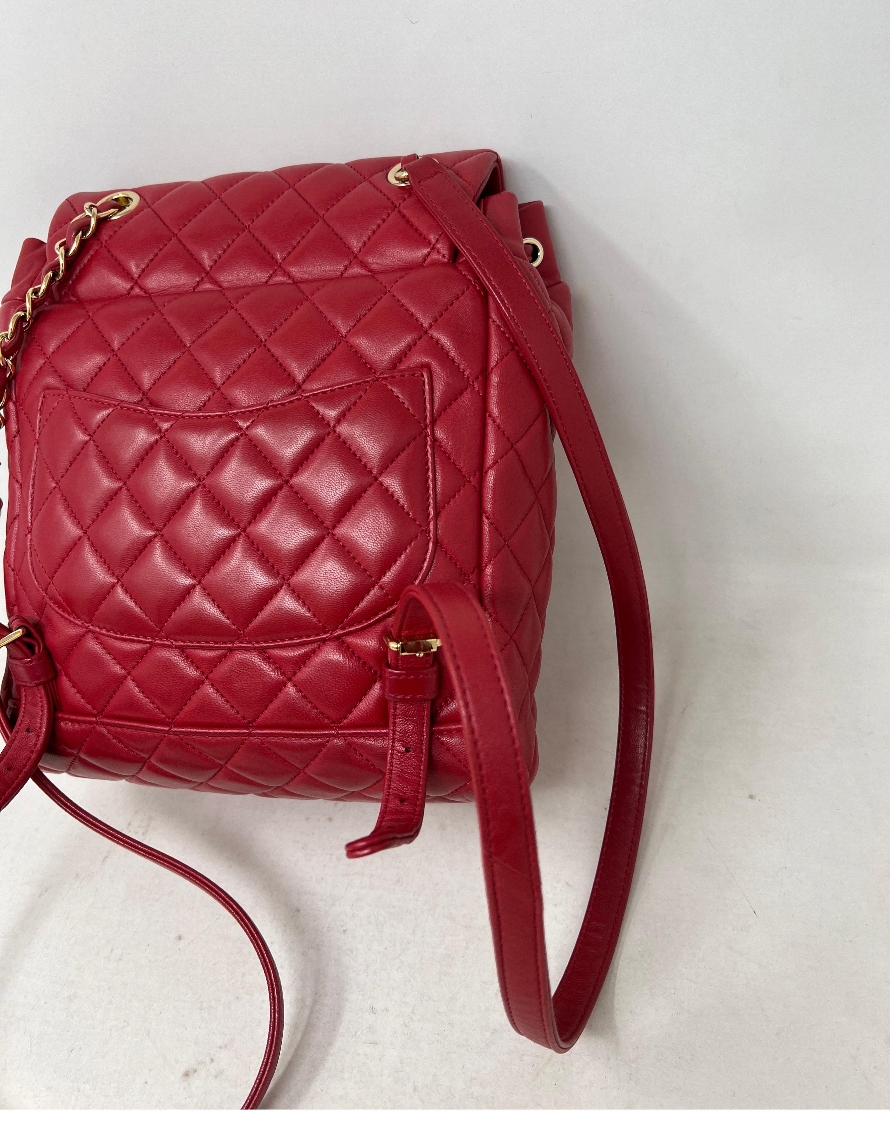 Sac à dos rouge de Chanel en vente 2