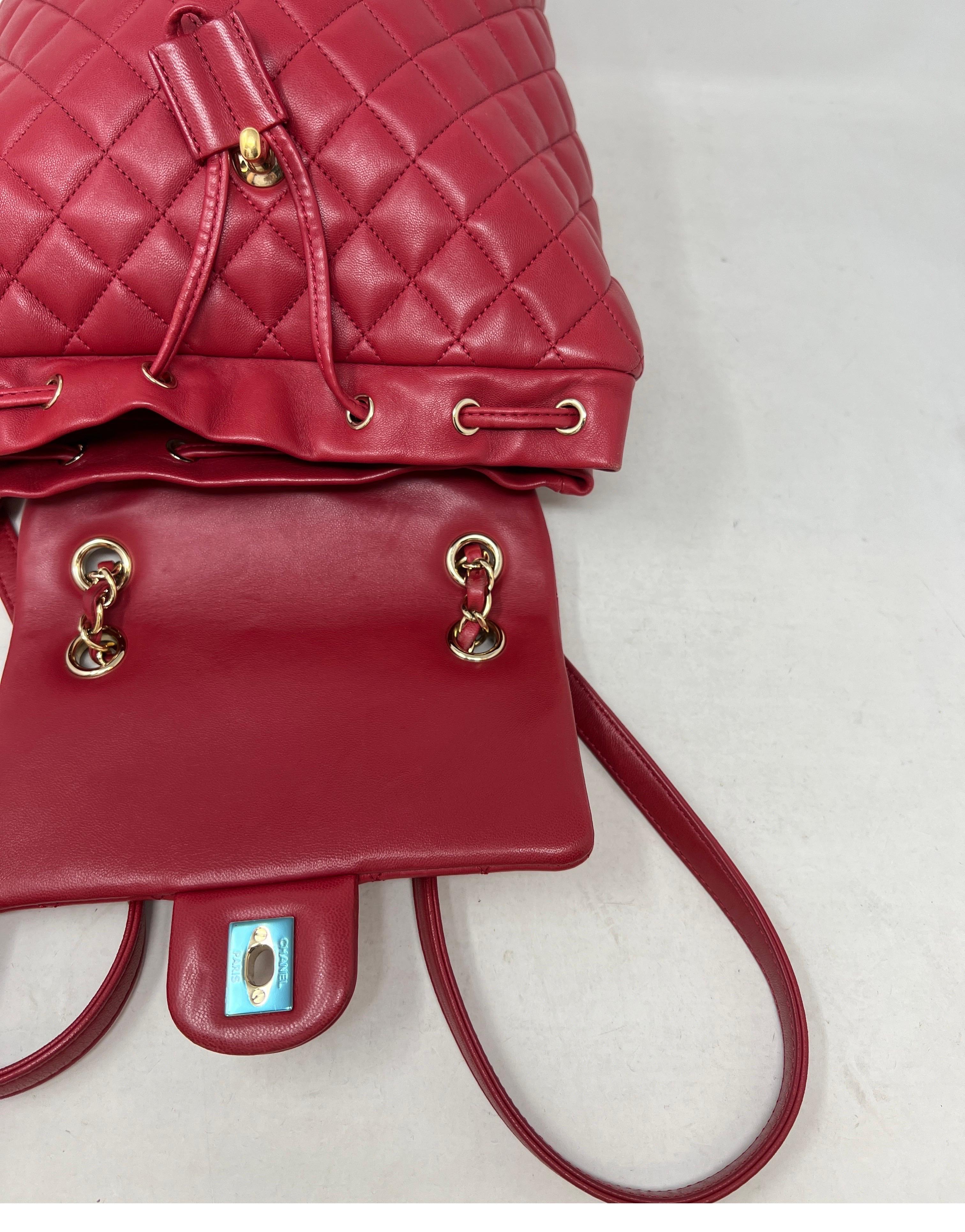 Sac à dos rouge de Chanel en vente 4