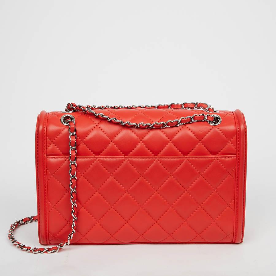 CHANEL Red Bag In Excellent Condition In Paris, FR