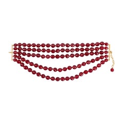 Collana di perline rosse Chanel in metallo dorato