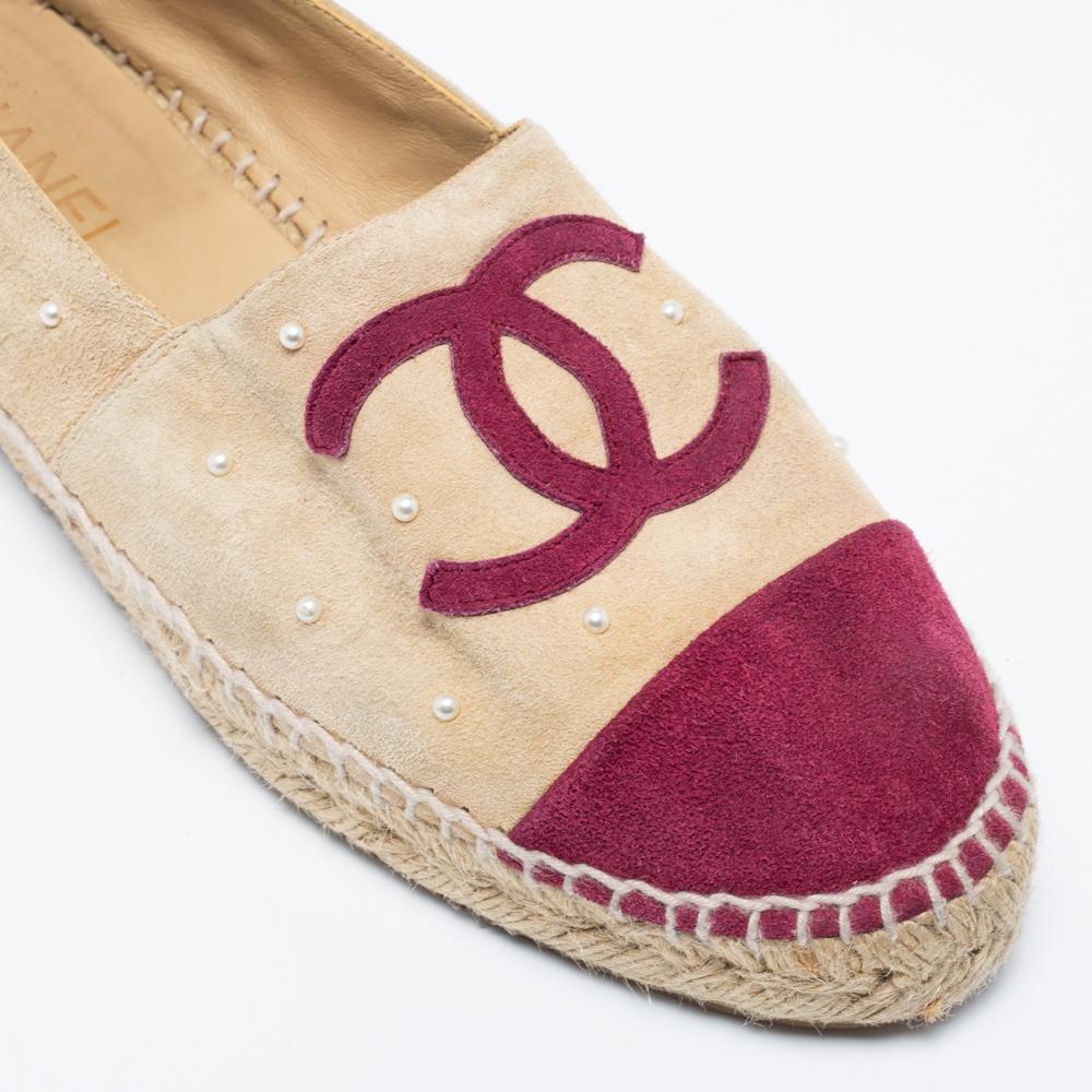 Chanel Red/Beige Suede Pearls Embellished CC Espadrille Flats Size 39 2