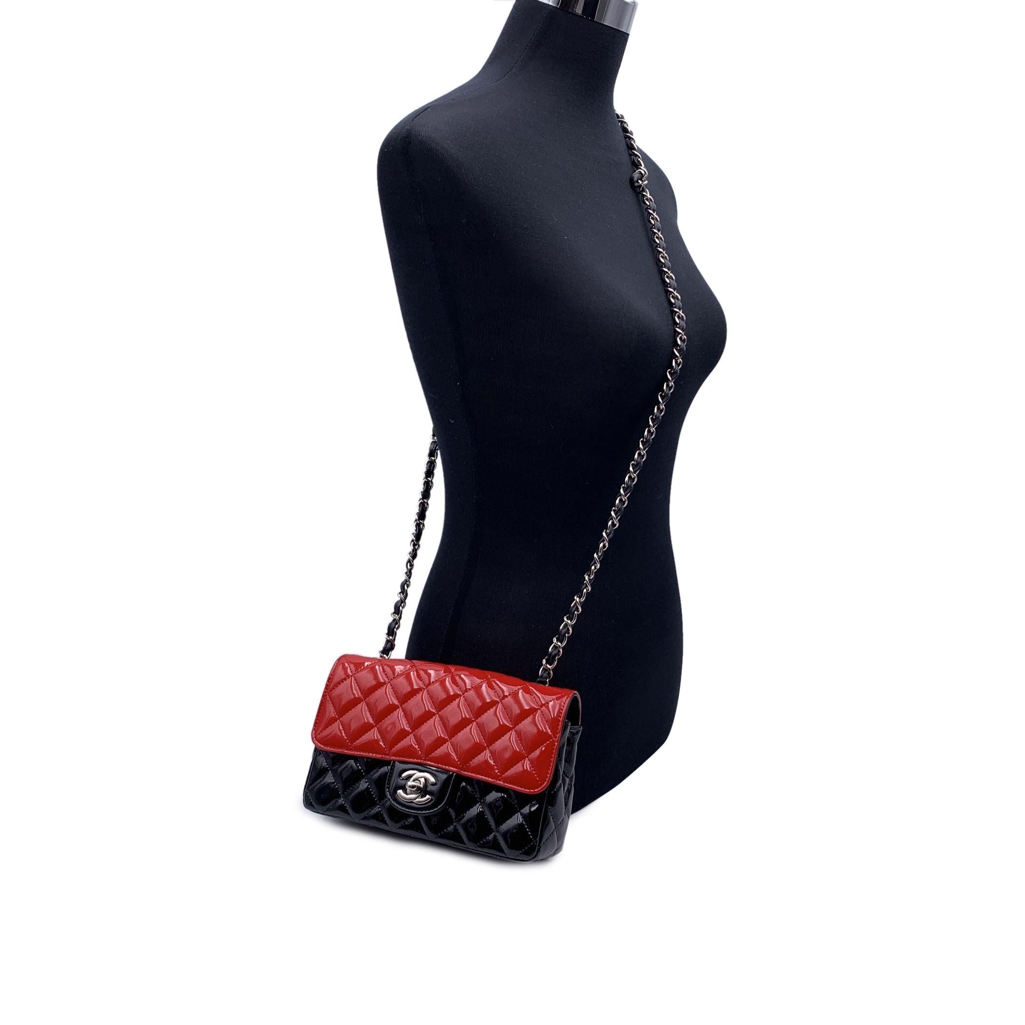 This beautiful Bag will come with a Certificate of Authenticity provided by Entrupy. The certificate will be provided at no further cost Chanel 'Timeless Classic 2.55' Quilted Silgle Flap 2.55 Bag in red and black patent leather. Periord/Era: 2020.