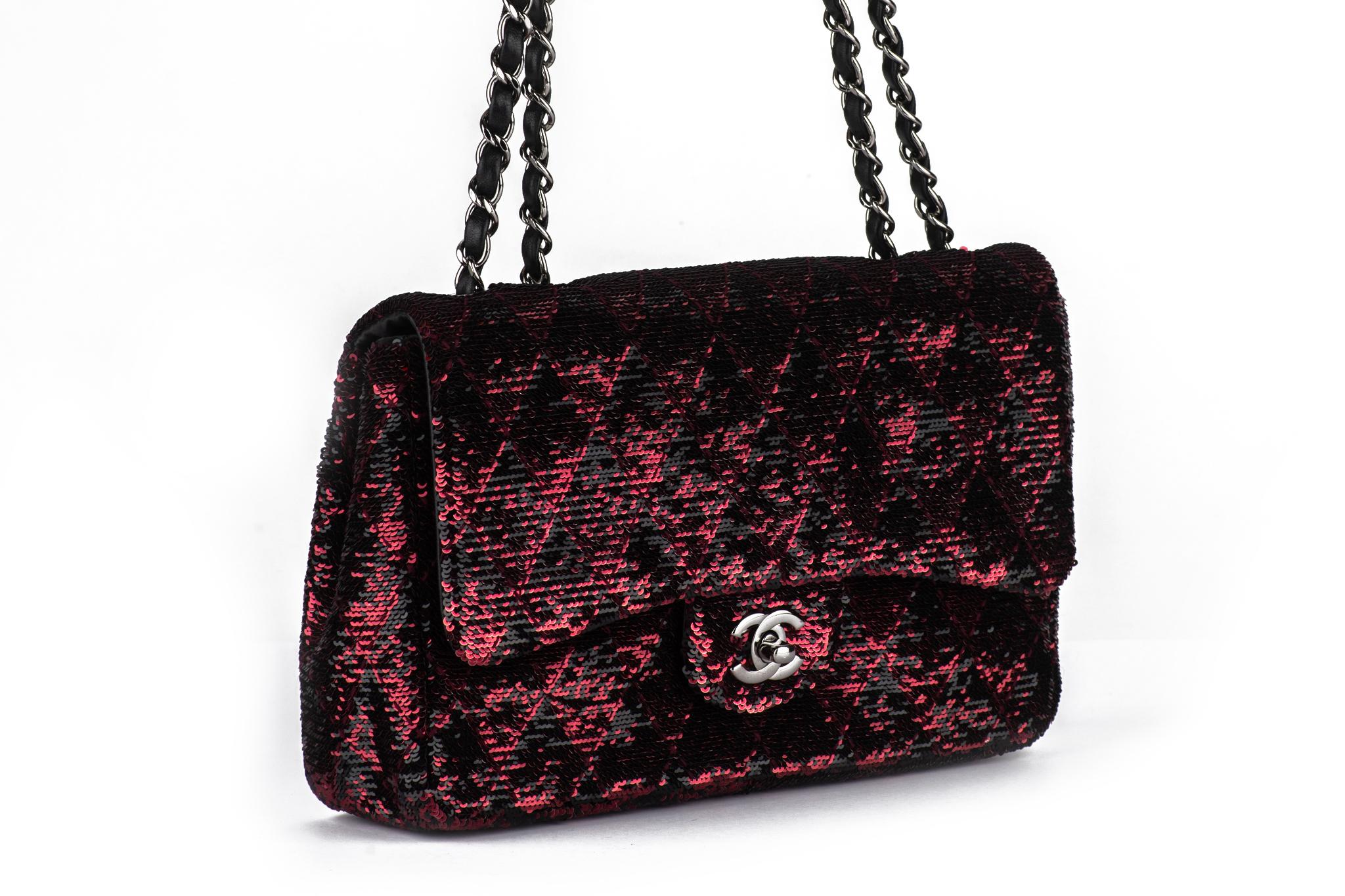 Chanel Red Black Sequins Single Flap Bag In Excellent Condition For Sale In West Hollywood, CA