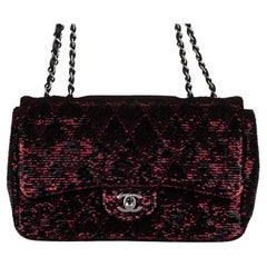 Sac à rabat unique à sequins rouges et noirs Chanel