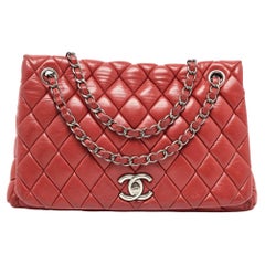 Chanel - Sac à bandoulière en cuir matelassé Bubble rouge