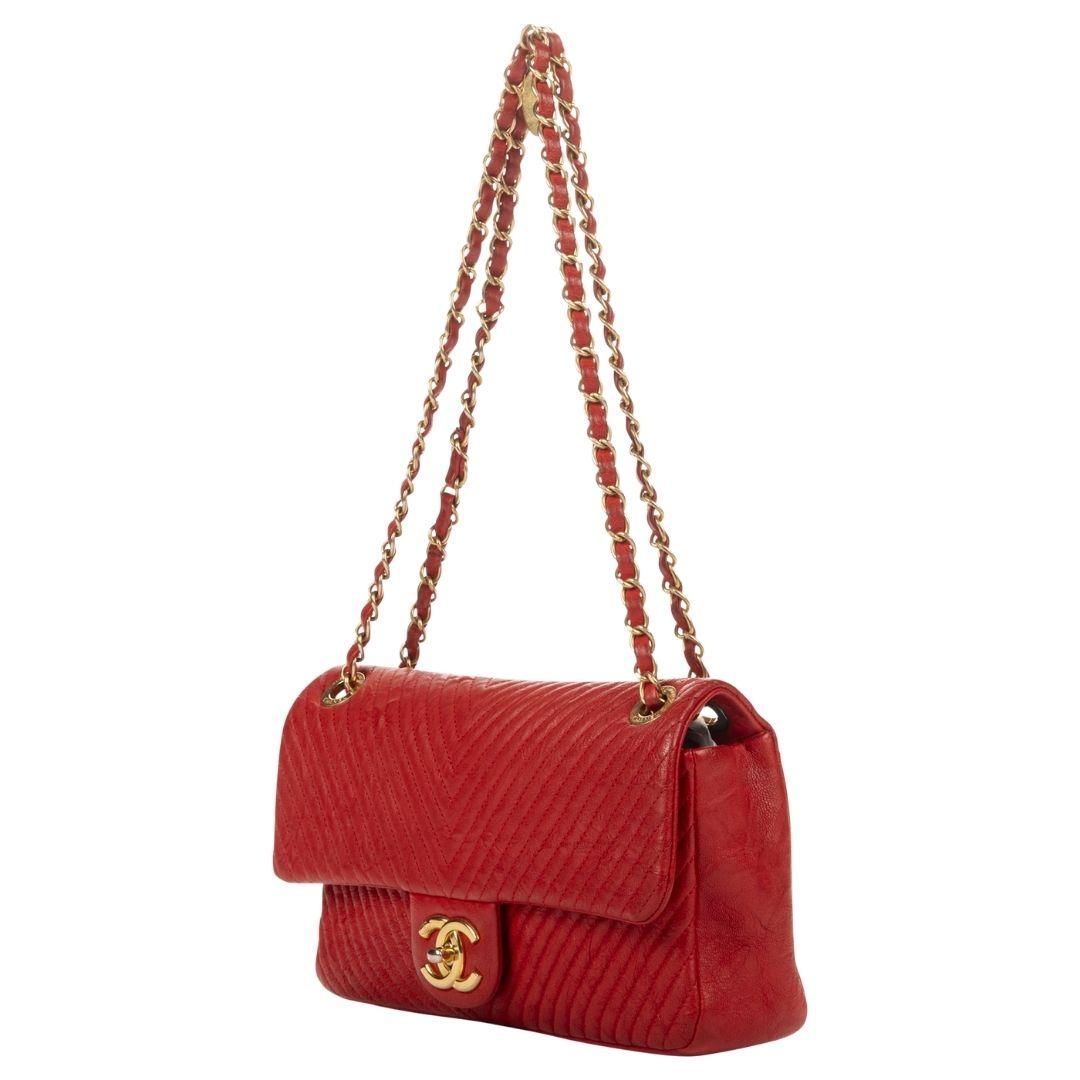 From Chanel's 2015 collection, this red calfskin leather flap bag features a chevron quilted design, a gold-tone CC turnlock, and a twill-lined interior with a zippered pocket.

SPECIFICS
Length: 9.8
