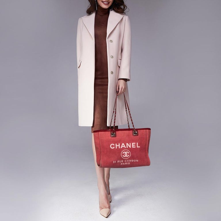 Chanel Red Canvas Medium Deauville Tote In Good Condition For Sale In Dubai, Al Qouz 2