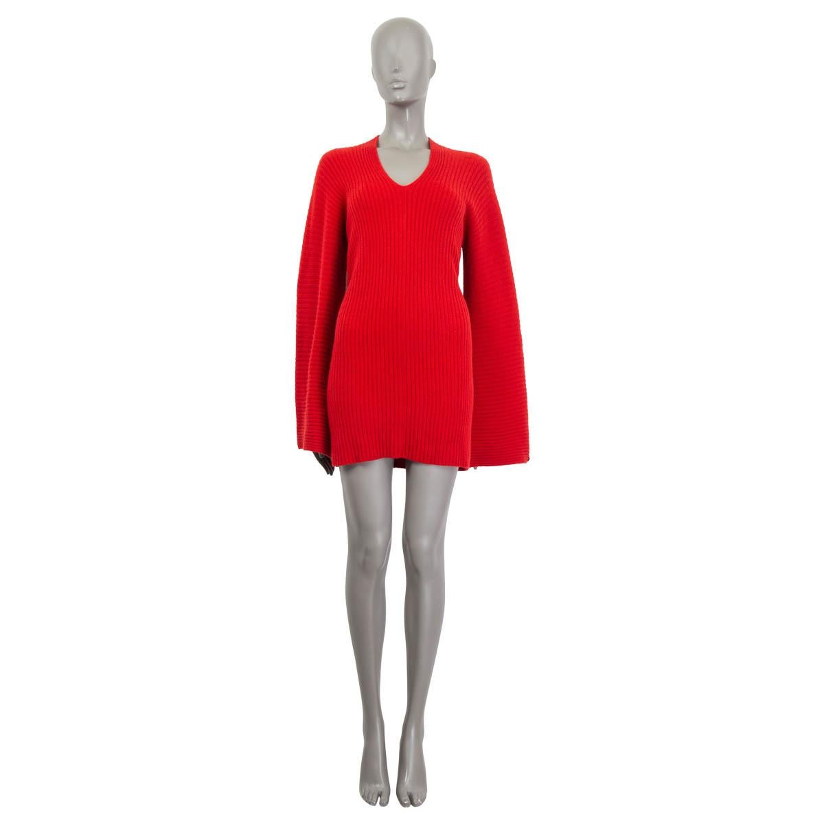 100% authentic Chanel 2010 bell sleeve mini knit dress in red cashmere (100%). Features a knot at the back and a v-neck. Unlined. Has been worn and is in excellent condition.

Measurements
Tag Size	36
Size	XS
Bust	80cm (31.2in) to 100cm