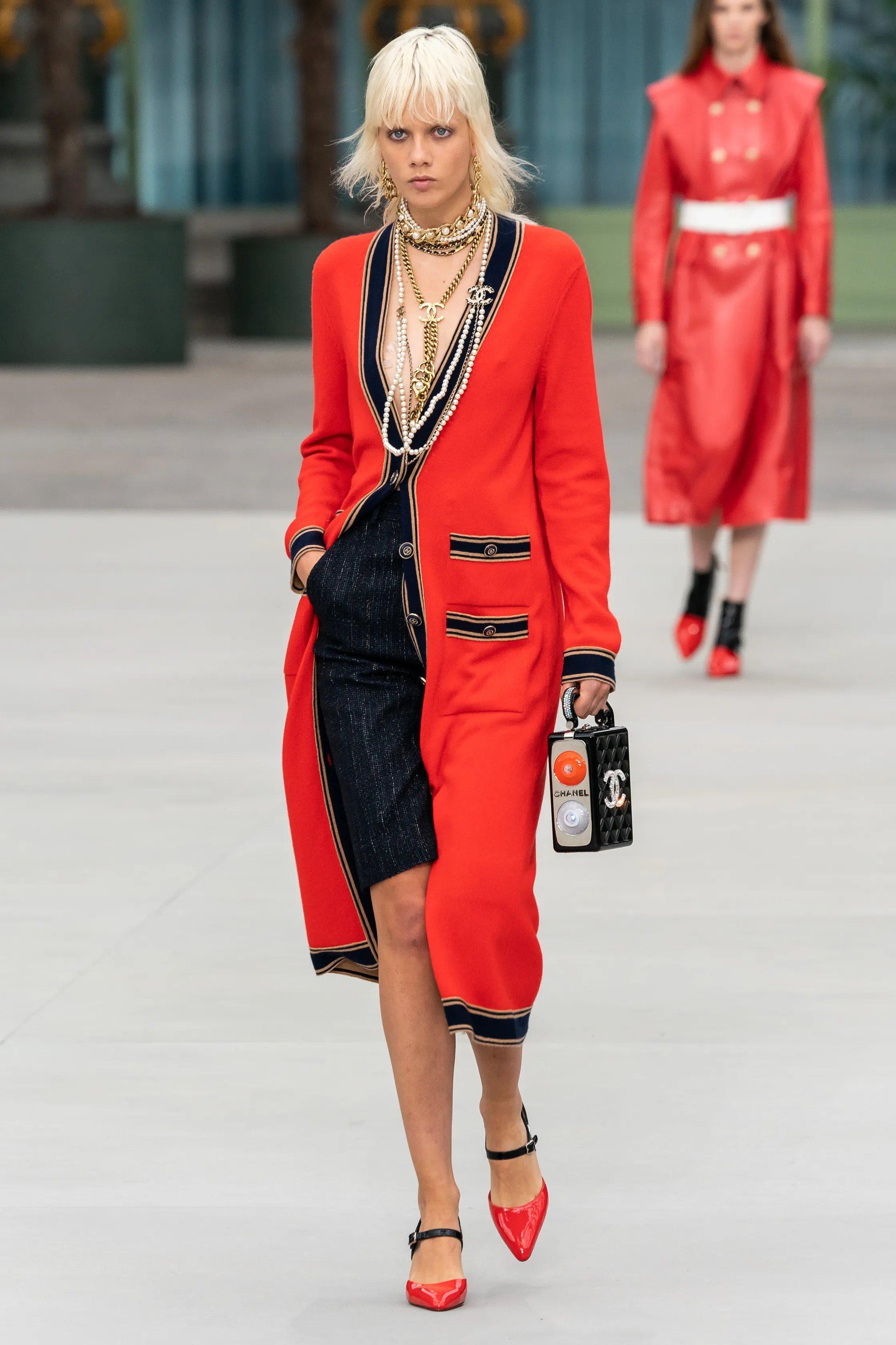 CHANEL red cashmere 2020 20C LONG Cardigan Sweater 42 L For Sale 4