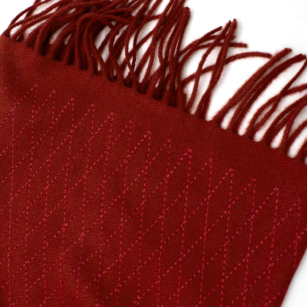 CHANEL red cashmere scarf with fringes. 

- 100% Cashmere 
- Made in Italy

Please note, these items are pre-owned and may show signs of being stored even when unworn and unused. This is reflected within the significantly reduced price. Please refer