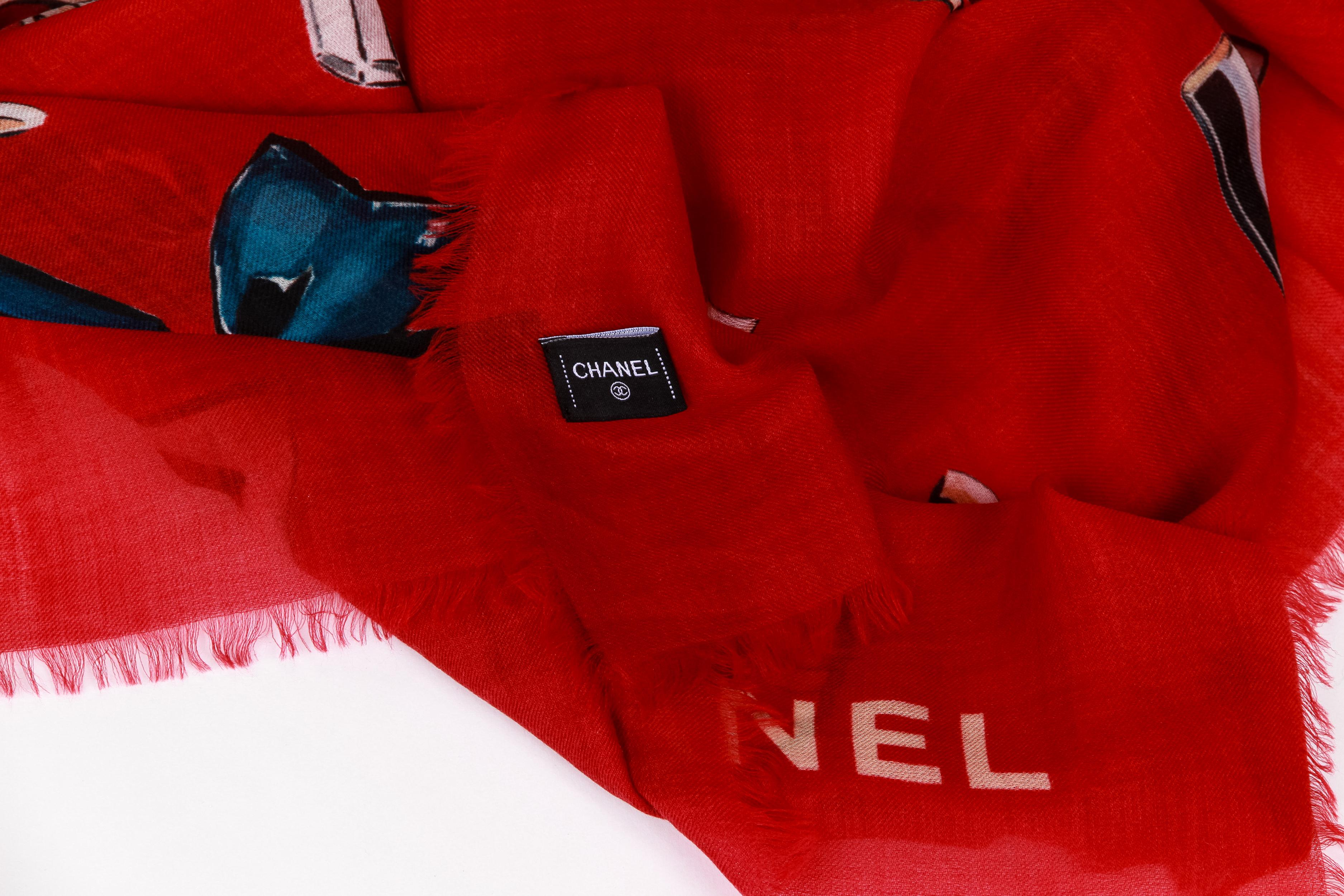 Châle emblématique en soie cachemire rouge de Chanel de 137 cm Pour femmes en vente