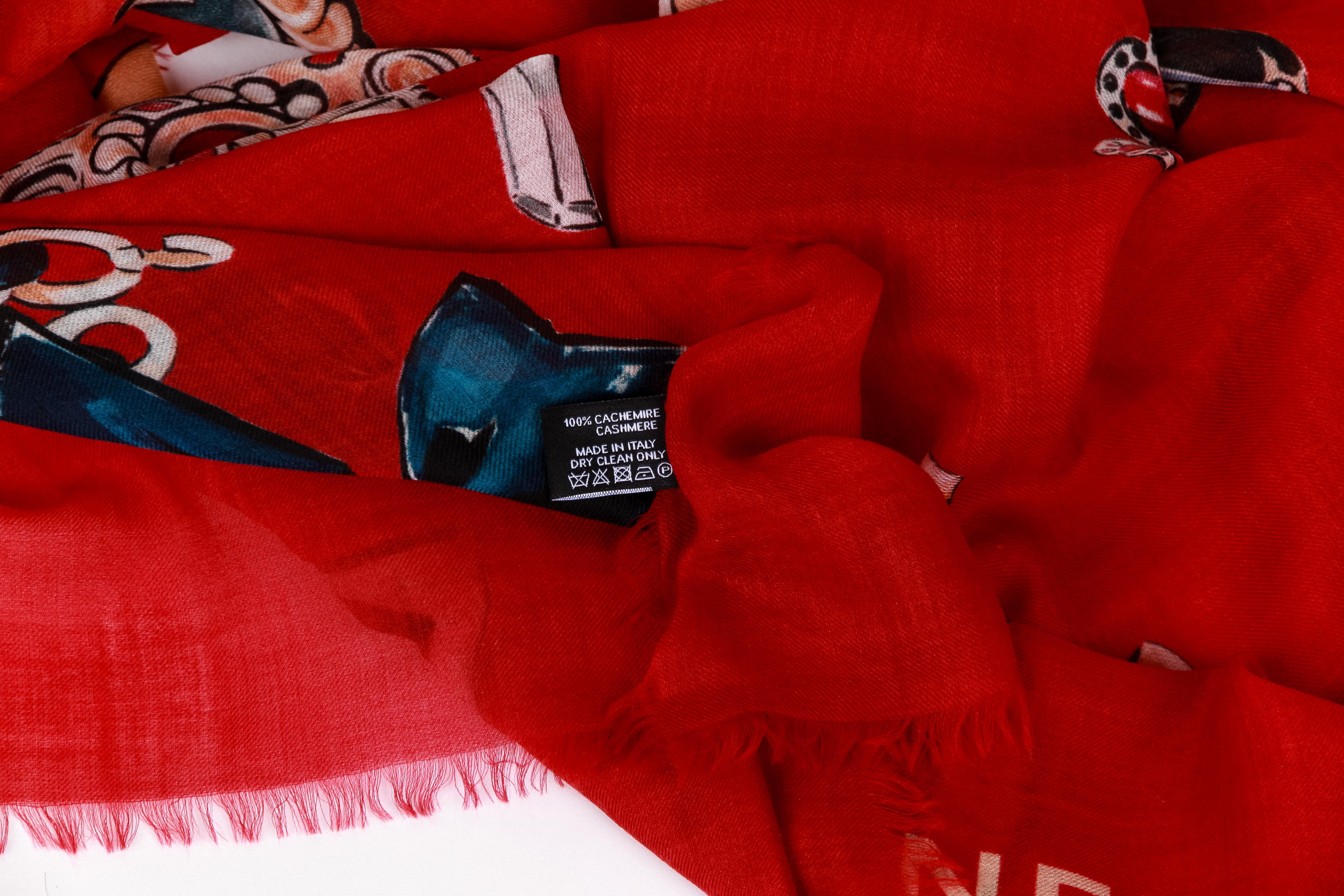 Châle emblématique en soie cachemire rouge de Chanel de 137 cm en vente 1