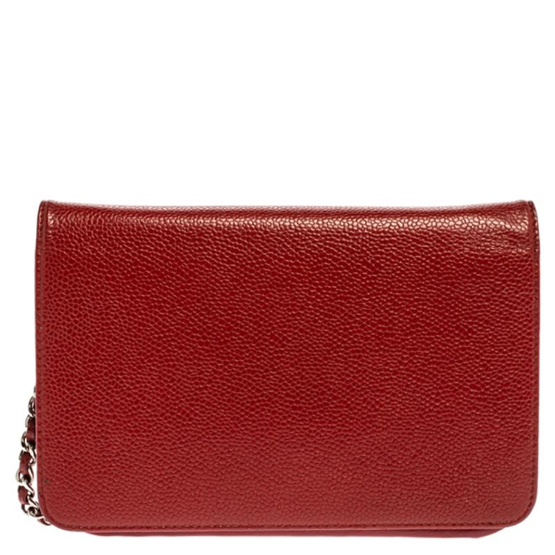 A stylish clutch is an everyday staple for all fashionistas! This WOC from the house of Chanel is crafted from leather and covered in their timeless red hue. The piece is adorned with a CC logo on the front flap that opens to reveal a well-sized