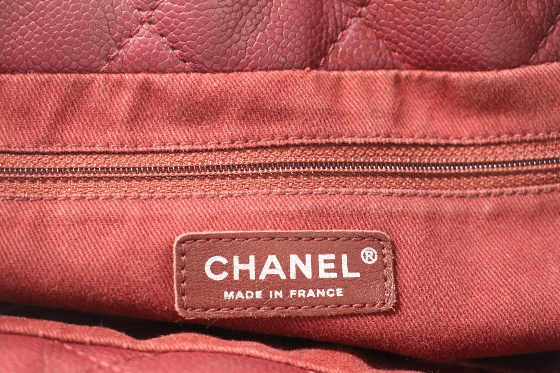 Chanel Red Caviar Leather CC Tote In Good Condition For Sale In Palm Beach, FL