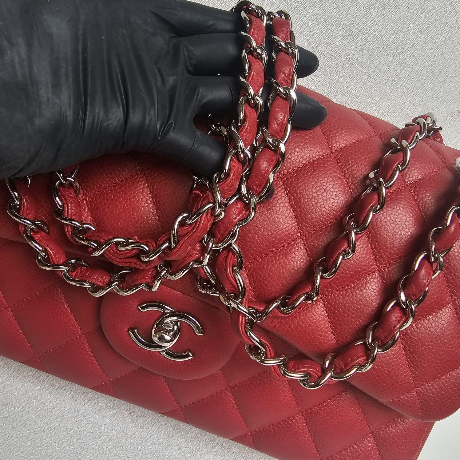 Chanel Bolso Jumbo Doble Solapa Piel Caviar Rojo en Bueno estado para la venta en Jakarta, Daerah Khusus Ibukota Jakarta