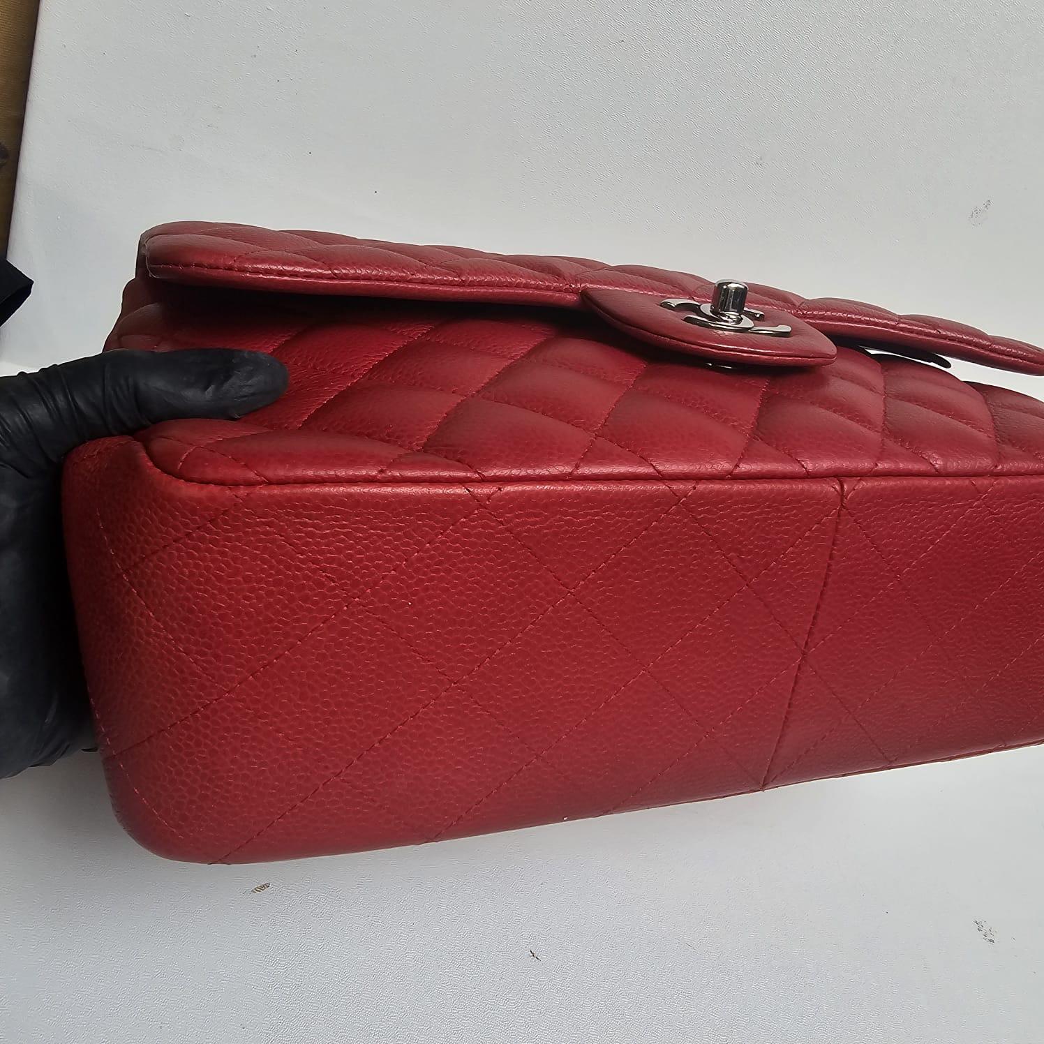 Chanel Bolso Jumbo Doble Solapa Piel Caviar Rojo en venta 2