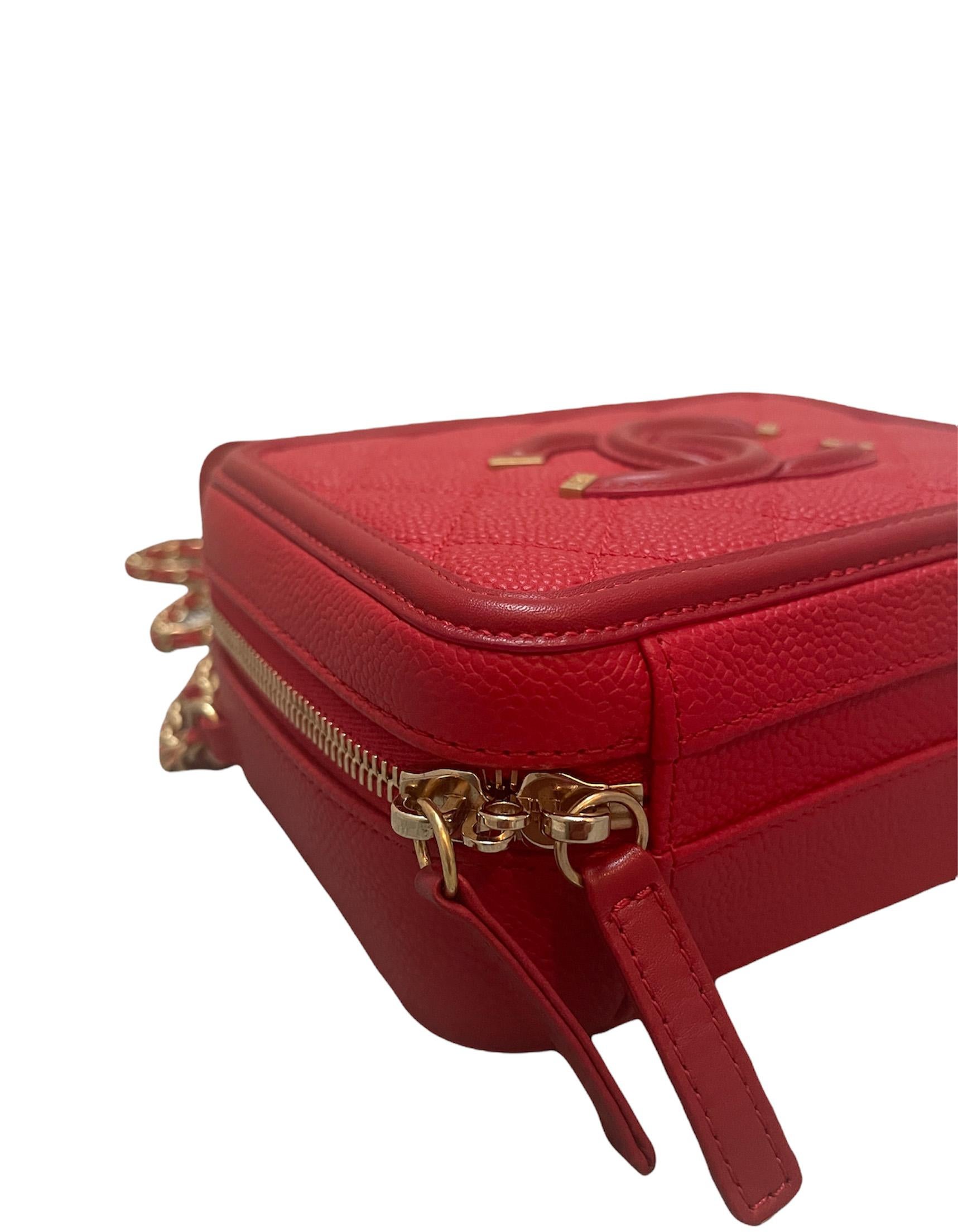 Chanel Red Caviar Leather Quilted Small CC Filigree Vanity Case Crossbody Bag In Excellent Condition In New York, NY