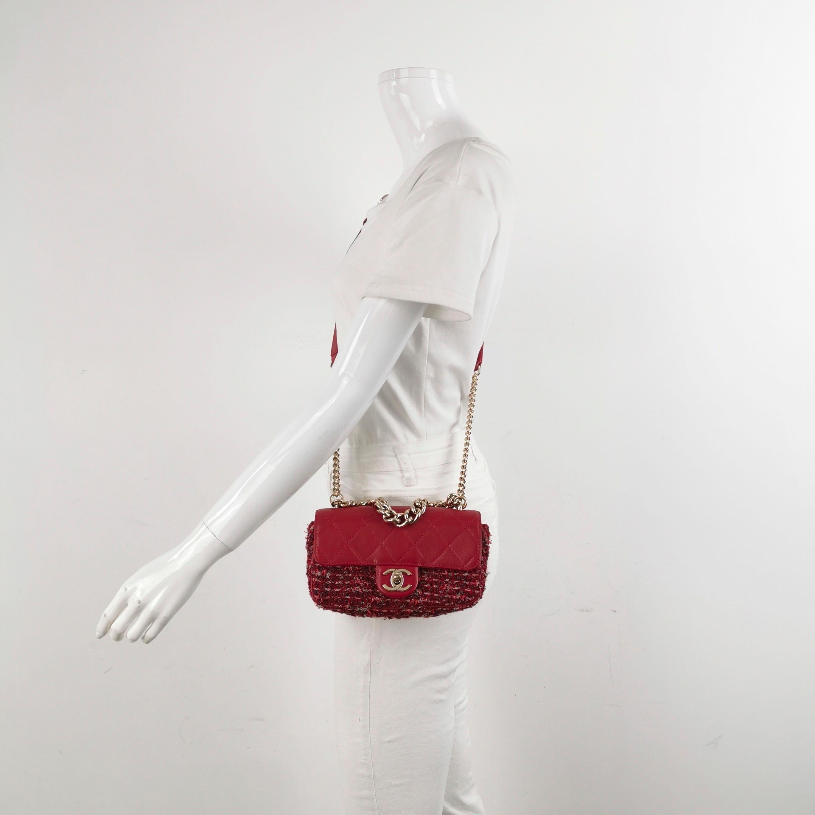 Chanel Red CC Mini Matelasse Tweed Leather Flap Chain Bag Gold Hardware In Excellent Condition For Sale In AUBERVILLIERS, FR