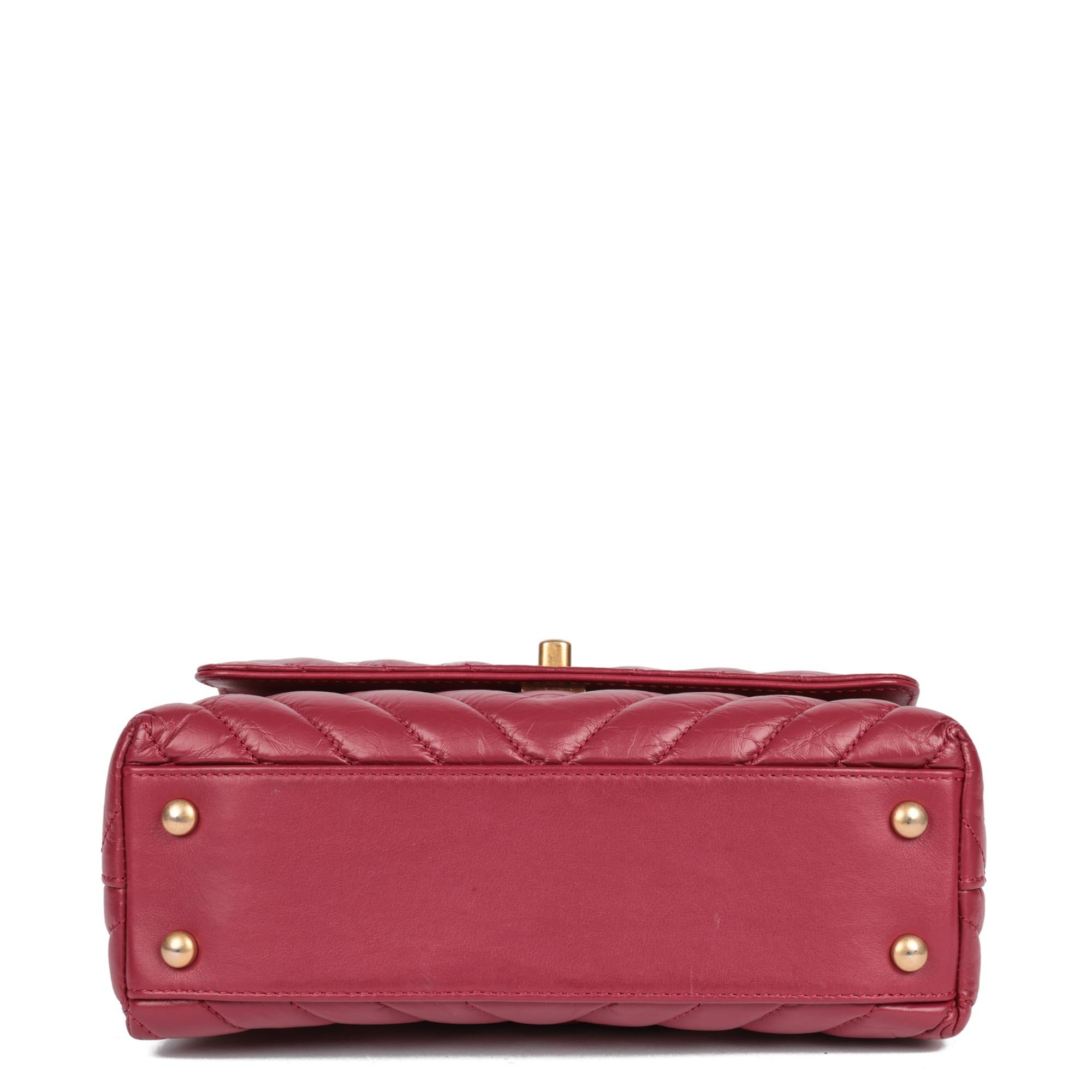 Chanel Red Chevron in pelle di vitello invecchiata Small Coco Top Handle in vendita 1