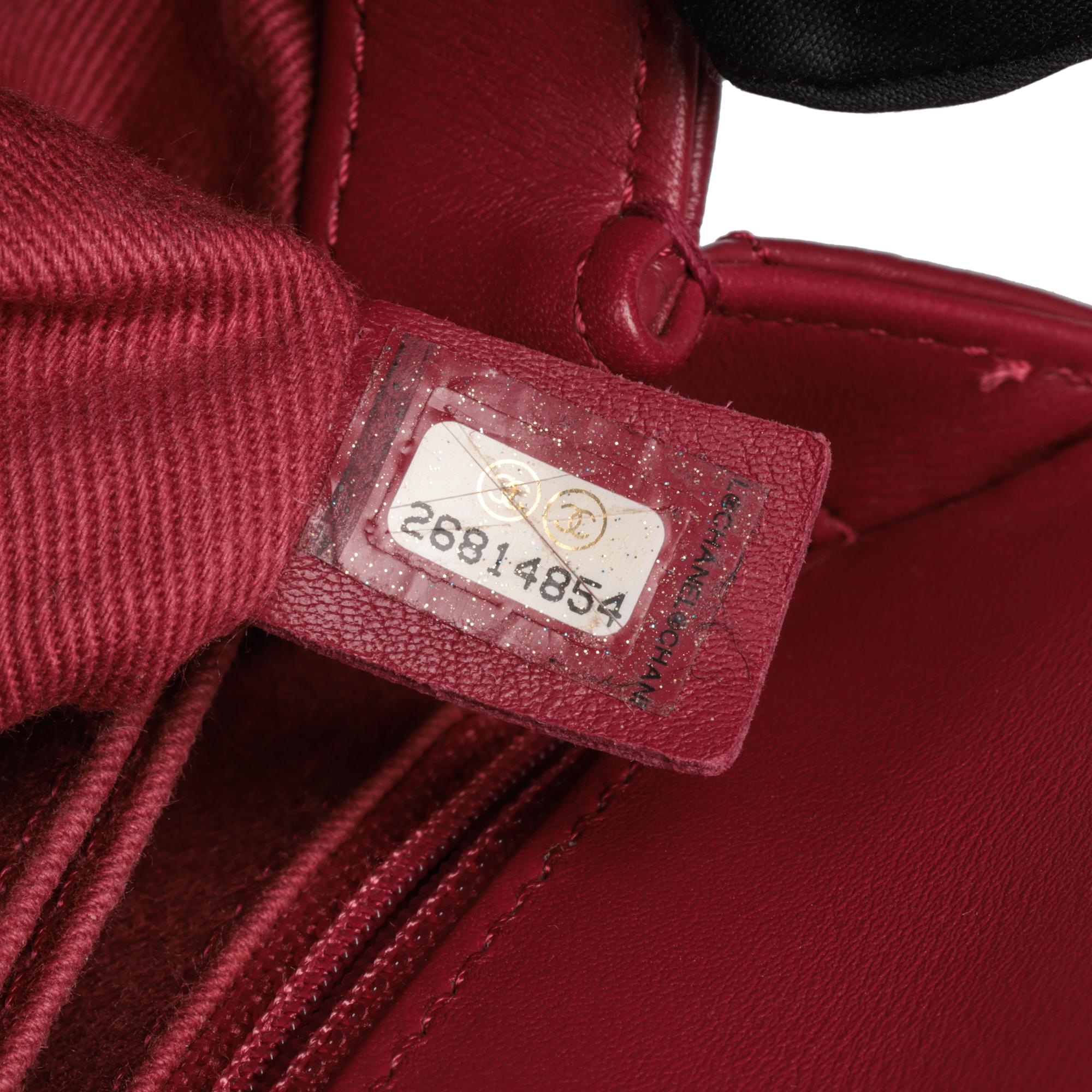 Chanel Red Chevron in pelle di vitello invecchiata Small Coco Top Handle in vendita 4