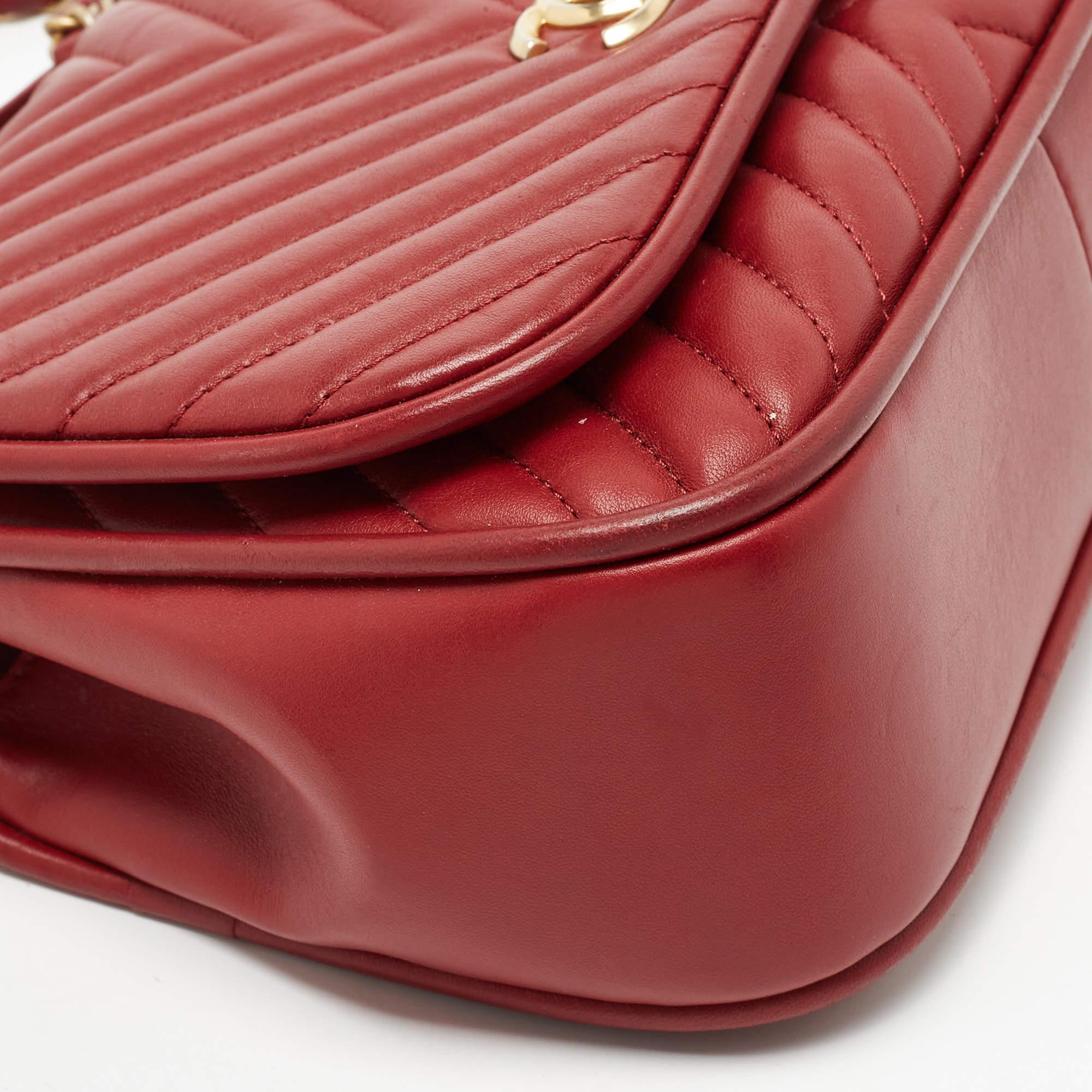 Chanel Red Chevron Leather CC Flap Top Handle Bag In Good Condition In Dubai, Al Qouz 2