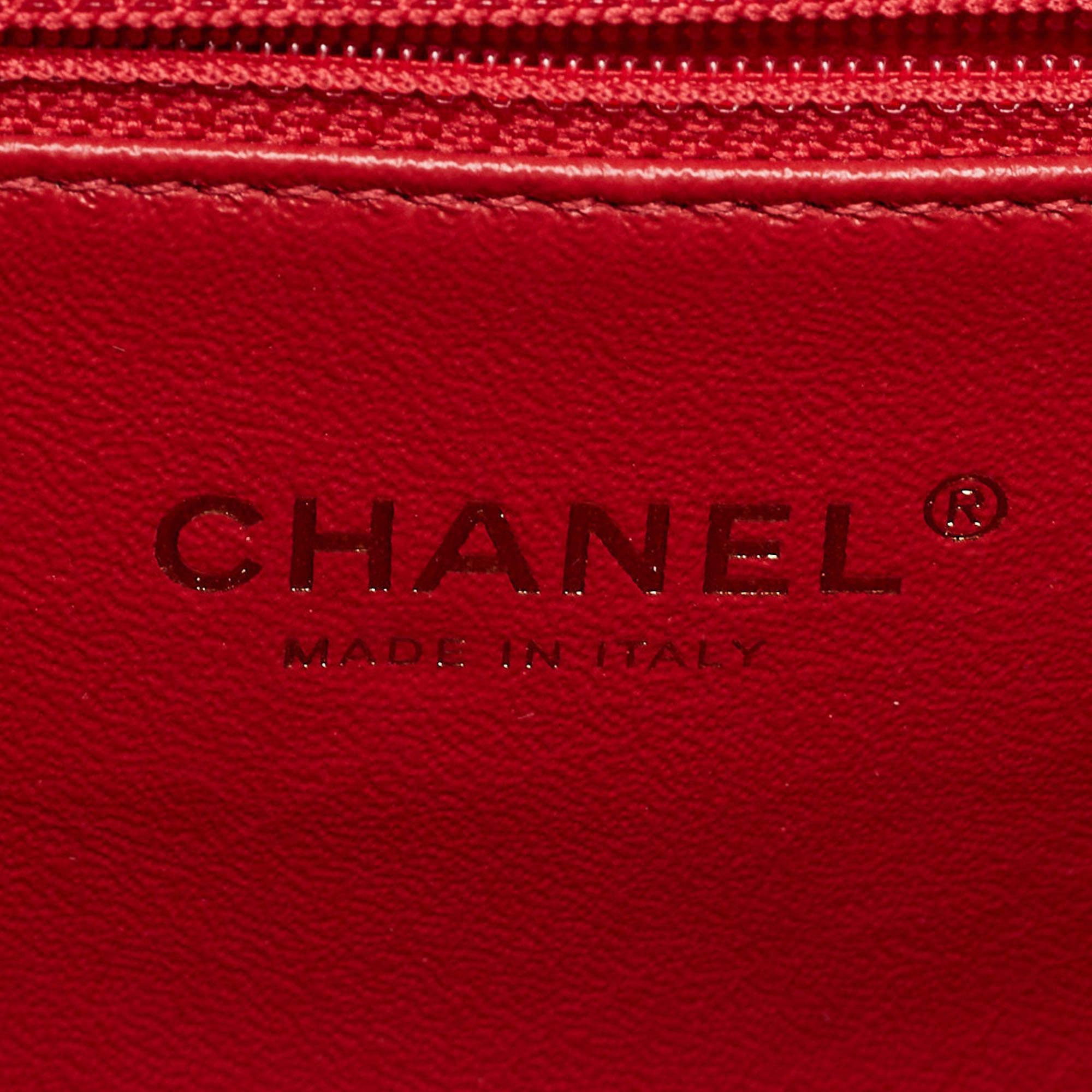 Chanel Rote Chevron-Gürteltasche aus Leder Coco mit Taille im Angebot 6