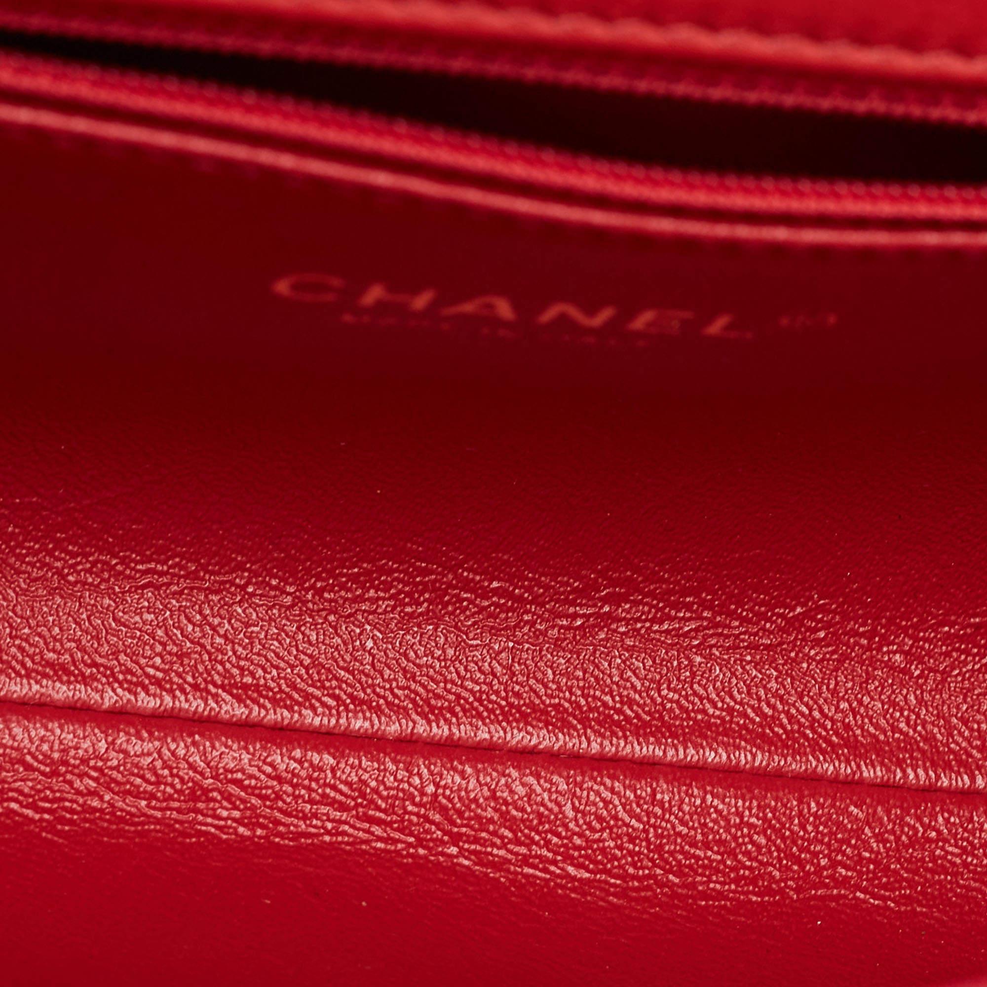 Chanel Rote Chevron-Gürteltasche aus Leder Coco mit Taille im Angebot 7
