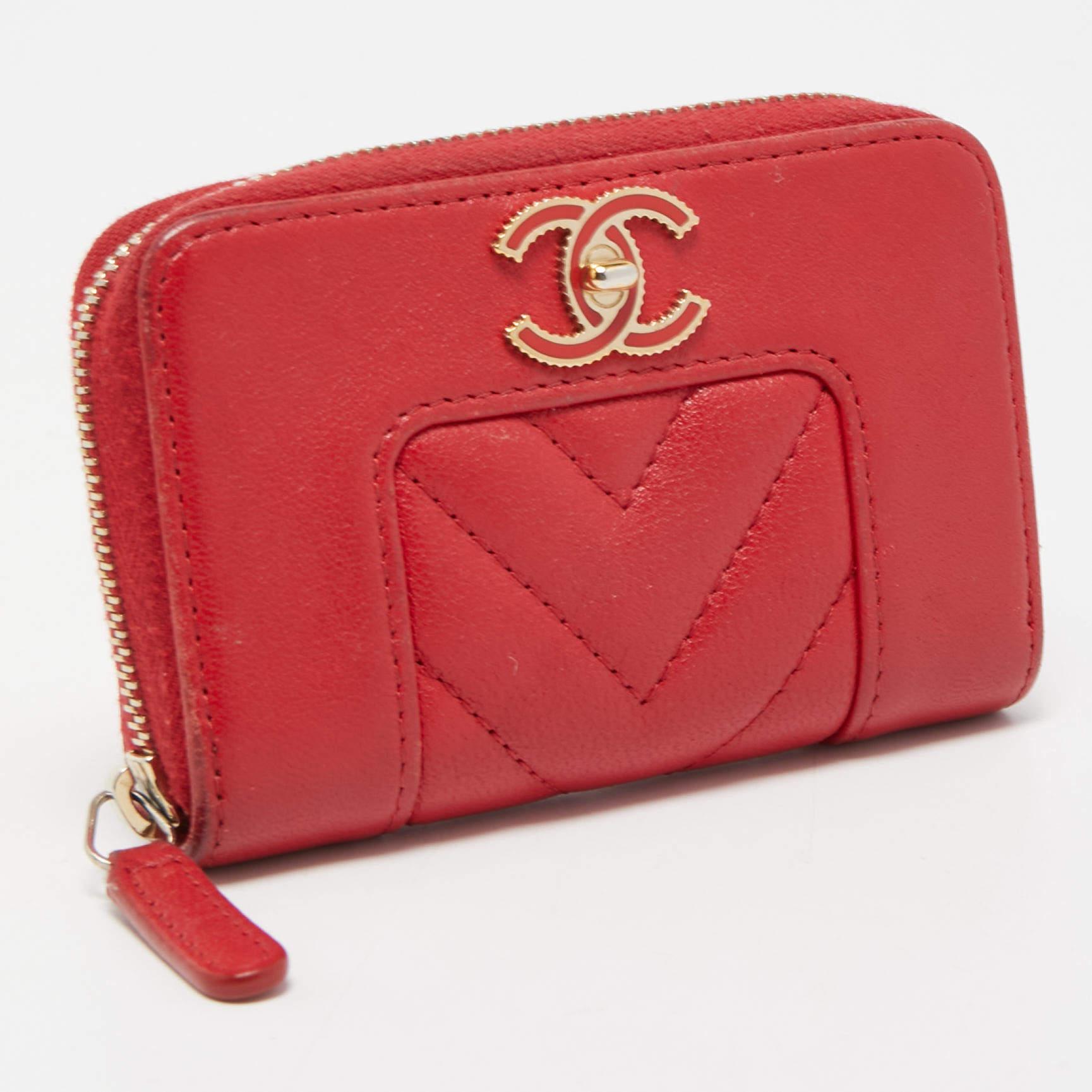Chanel Red Chevron Leather Mademoiselle Compact Wallet In Good Condition In Dubai, Al Qouz 2