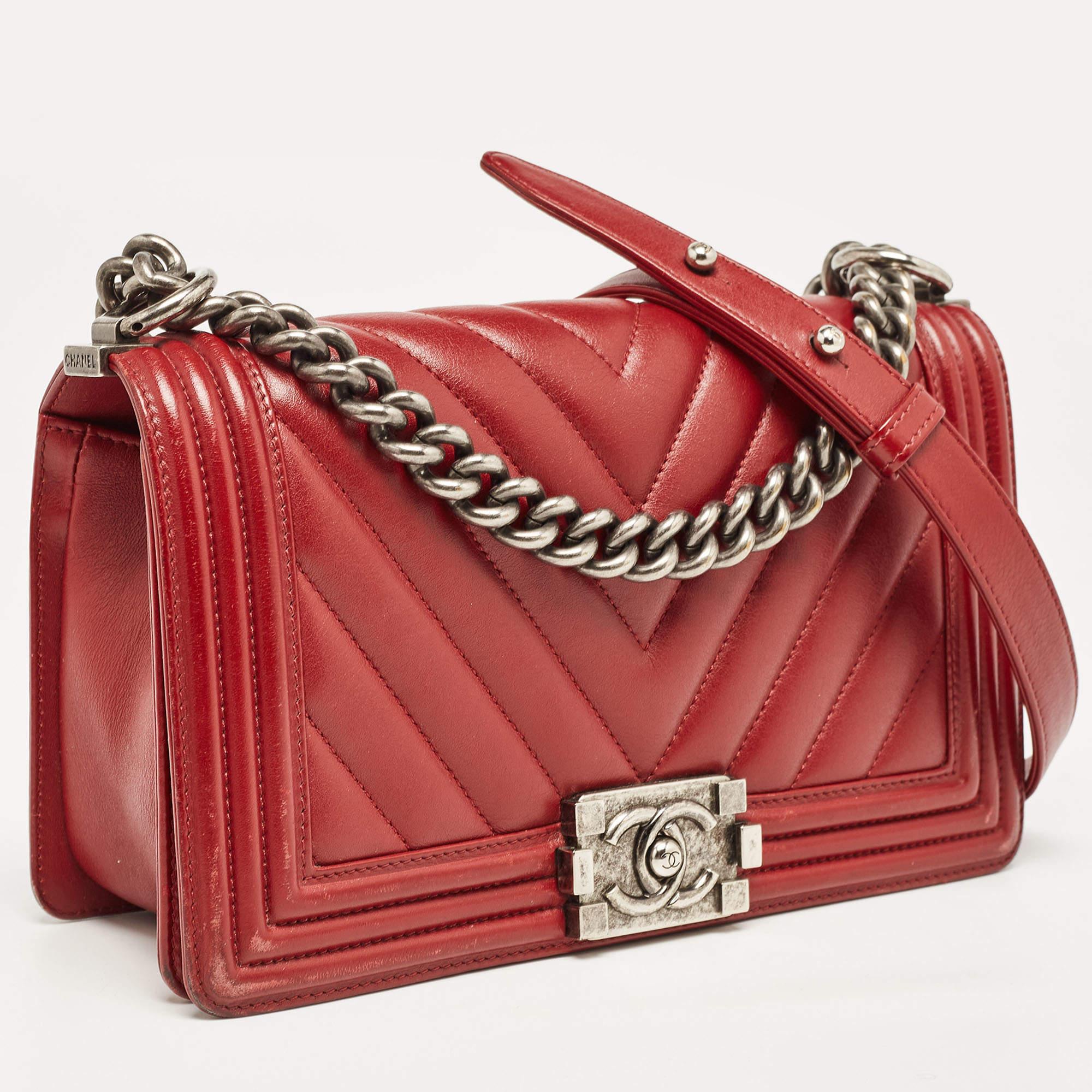 Women's Chanel Red Chevron Leather Medium Boy Bag