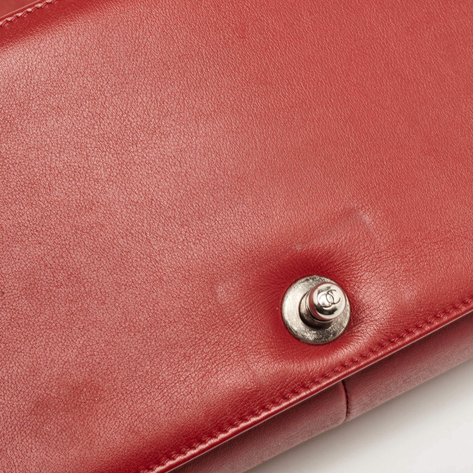 Chanel Red Chevron Leather Medium Boy Bag For Sale 1