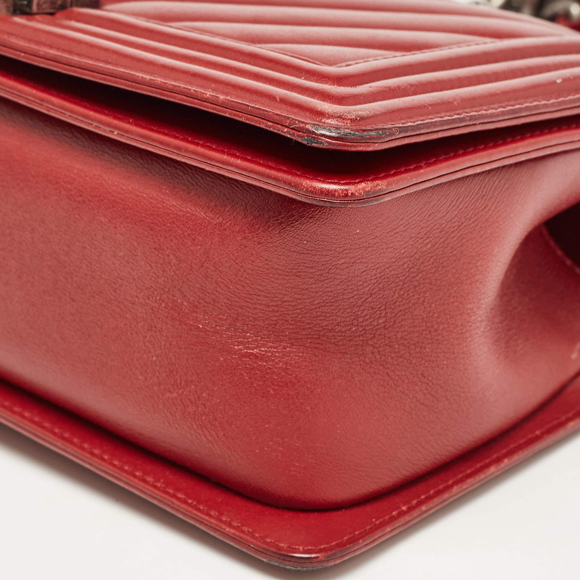 Chanel Red Chevron Leather Medium Boy Bag For Sale 3