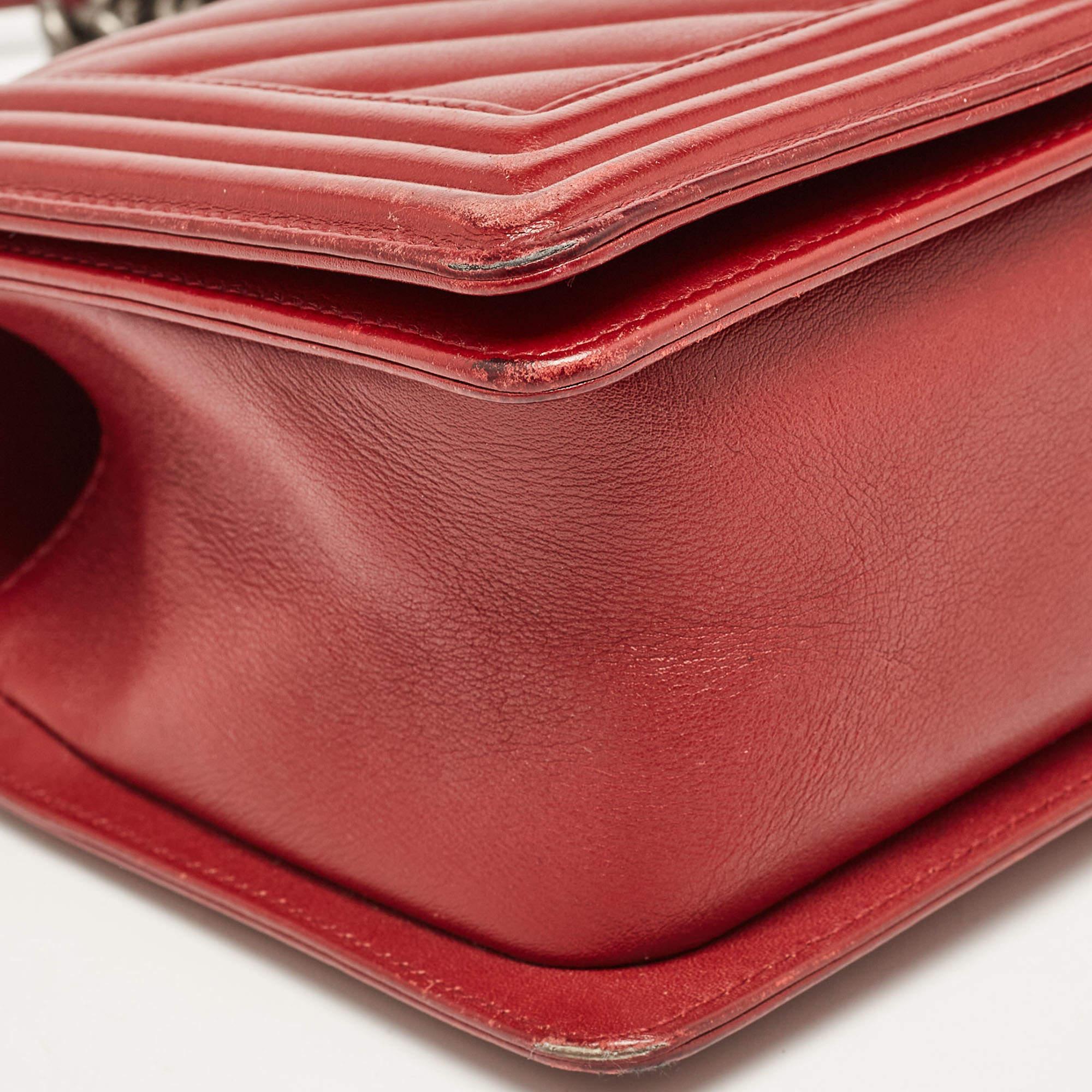Chanel Red Chevron Leather Medium Boy Bag For Sale 4