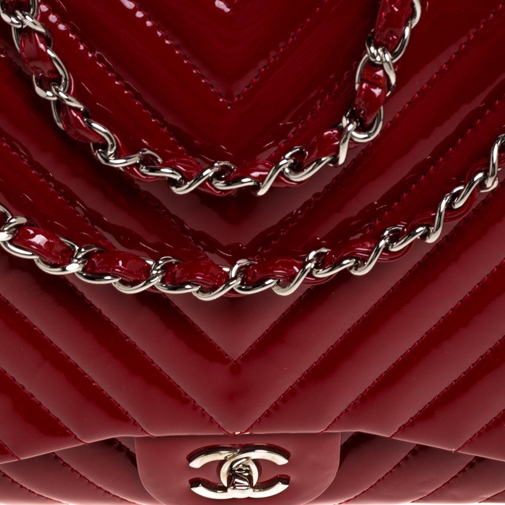 Chanel Red Chevron Patent Leather Maxi Classic Single Flap Bag In Fair Condition In Dubai, Al Qouz 2