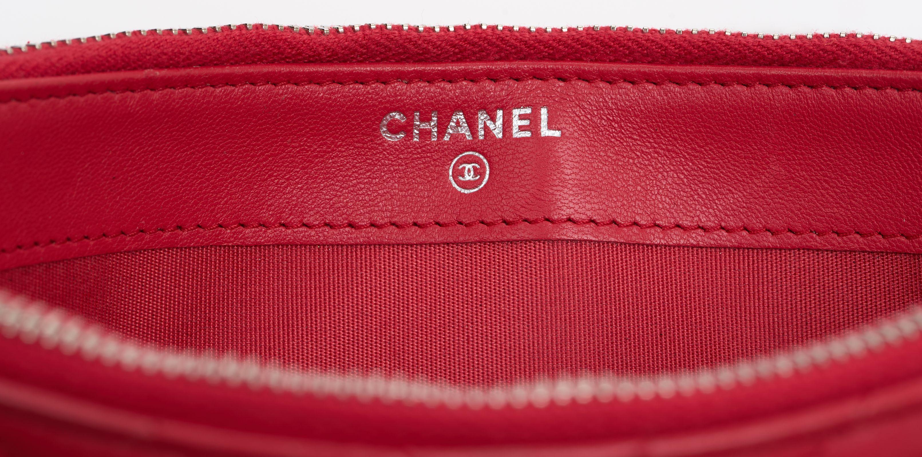 De las mujeres Chanel Bolso cruzado acolchado con tachuelas chevron rojo en venta
