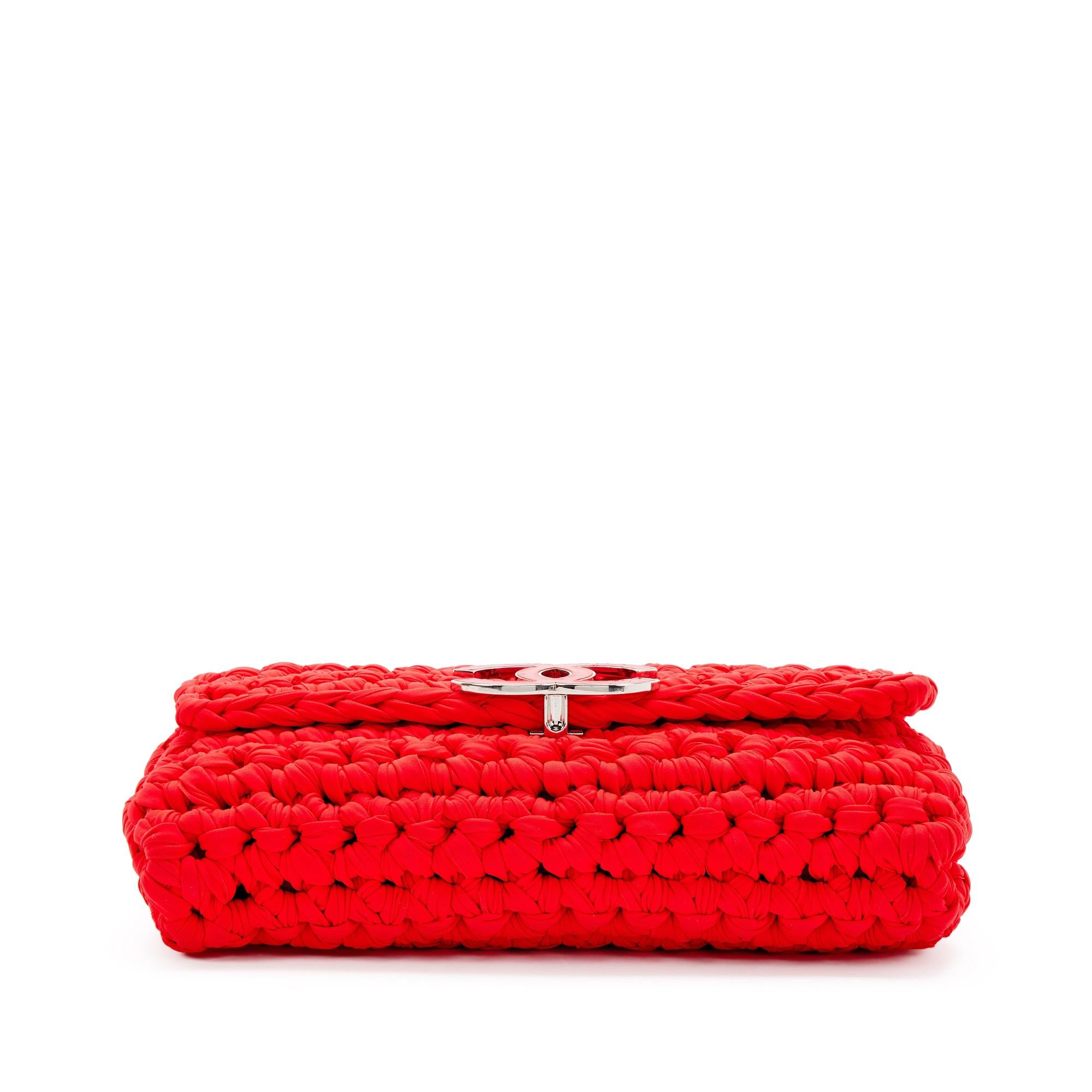 Chanel - Sac à rabat avec logo en crochet - Rouge Cruise en vente 4