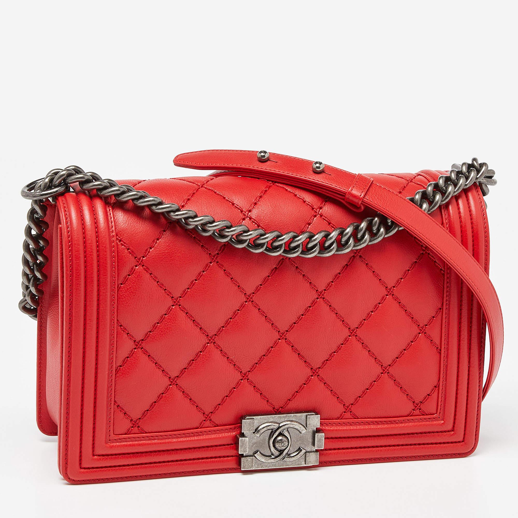 Chanel Red Diamond Stitch Quilted Leather New Medium Boy Bag In Excellent Condition In Dubai, Al Qouz 2