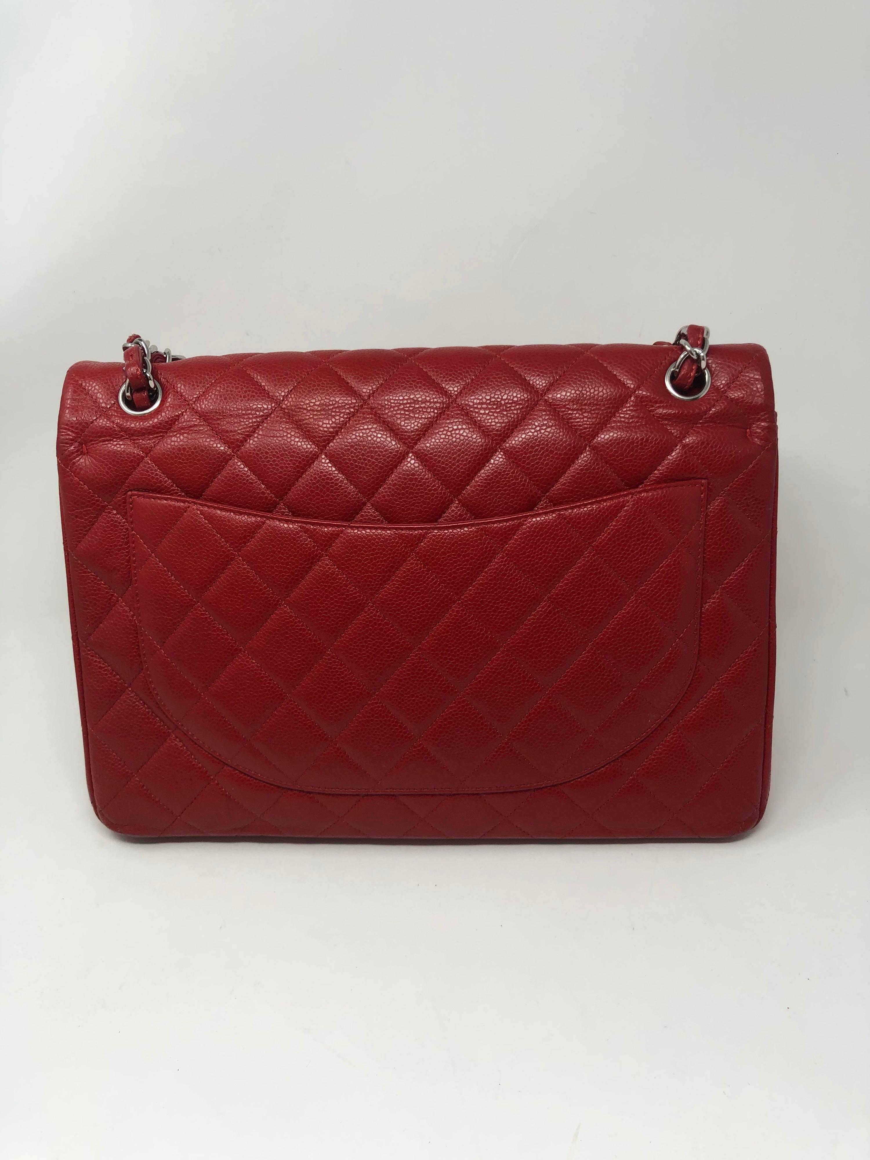 Chanel Rote Maxi SHW Tasche mit doppelter Klappe im Zustand „Gut“ in Athens, GA