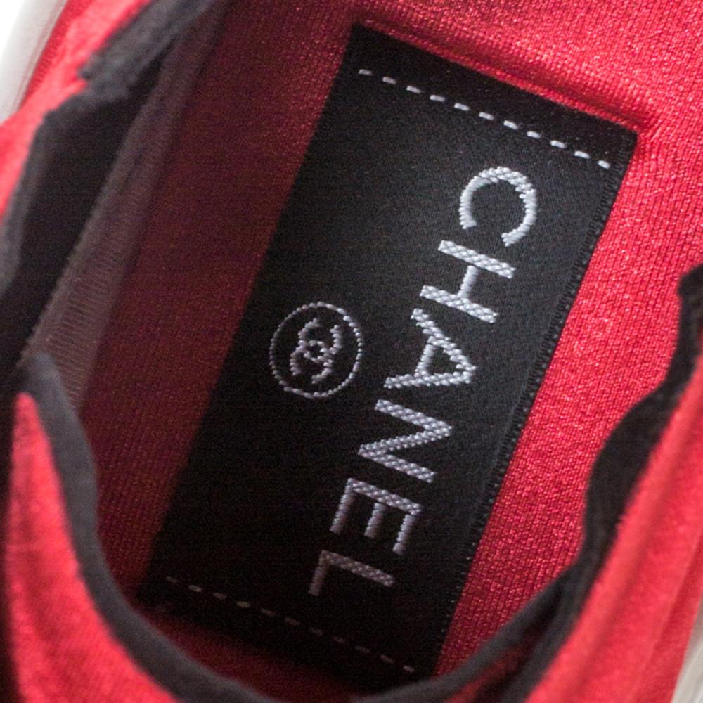 Chanel Zapatillas con cordones CC de tela roja Talla 37 1