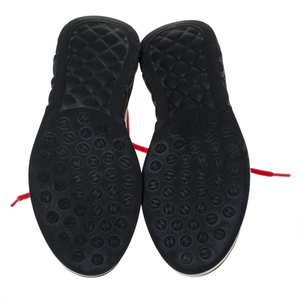 Chanel Zapatillas con cordones CC de tela roja Talla 37 2