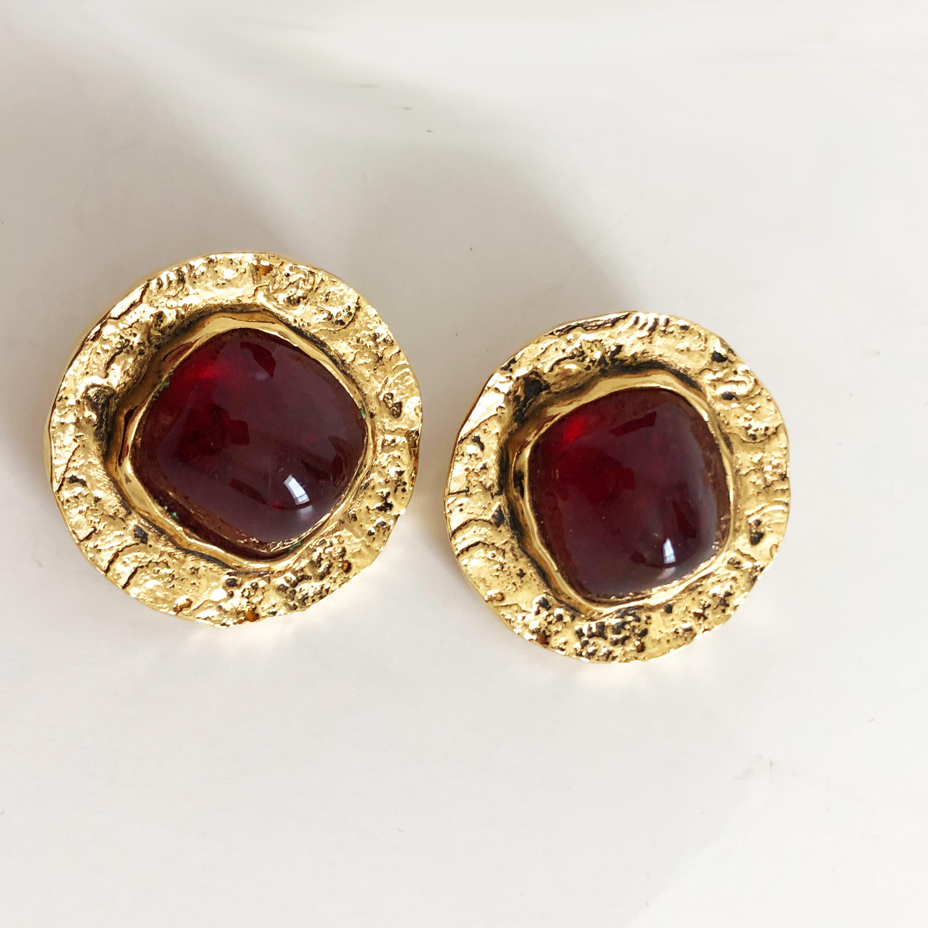 Chanel Red Glass Earrings with Textured Gold Setting Goossens Vintage 70s  In Good Condition In Port Saint Lucie, FL