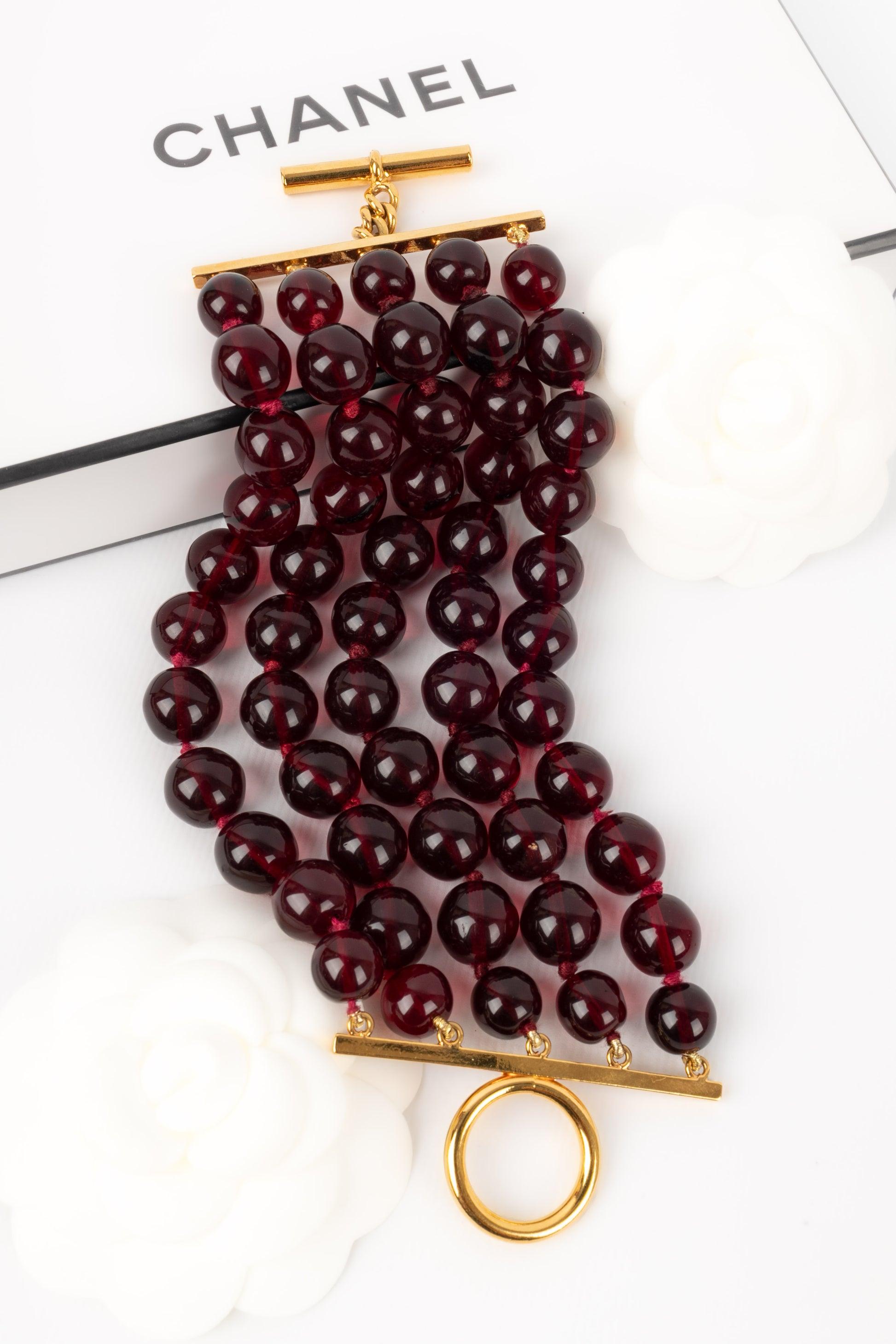 Chanel - (Made in France) Bracelet of red glass pearls. 2cc9 Collection.

Additional information:
Condition: Very good condition
Dimensions: Length: 20 cm - Width: 6.5 cm

Seller Reference: BRAB49
