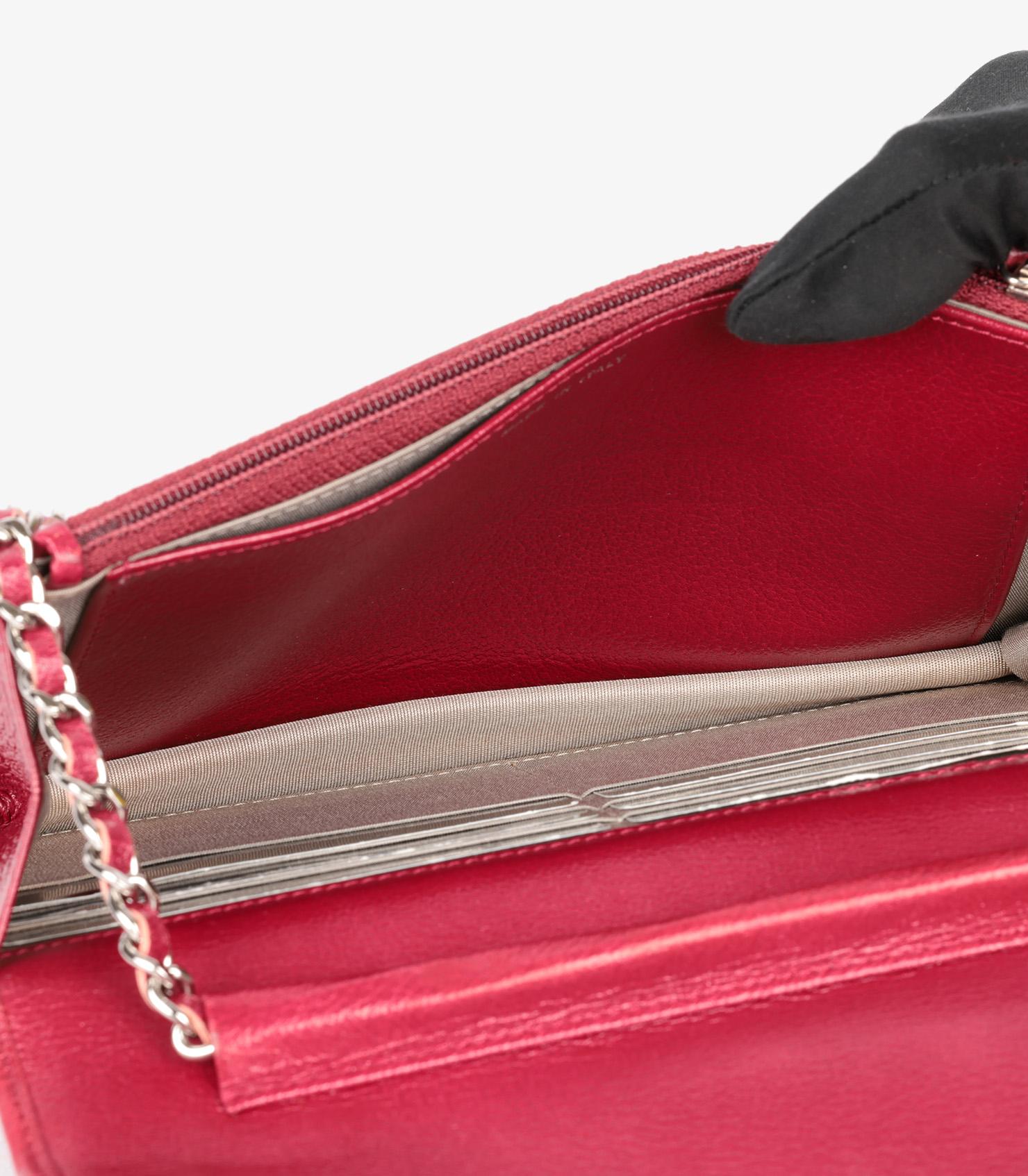 Chanel Rote Mademoiselle-Jacke aus Ziegenleder mit geprägter Brieftasche an Kette WOC aus Leder im Angebot 7